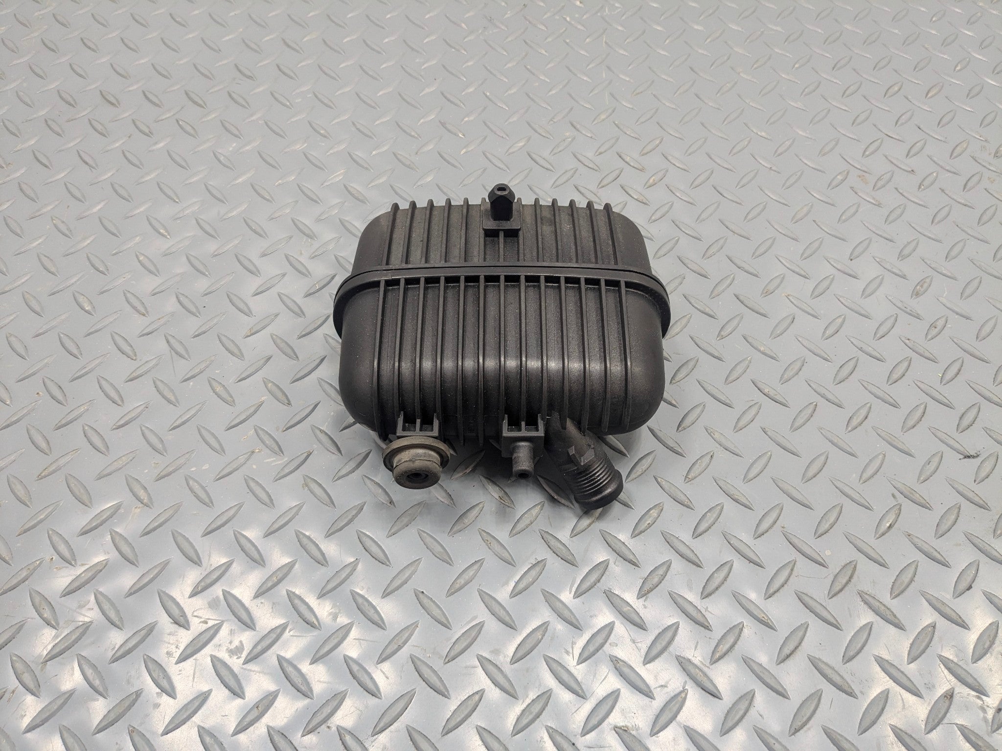 2008 - 2011 OEM AUDI A4 INTERCOOLER VACUUM TANK PULSATION DAMPER