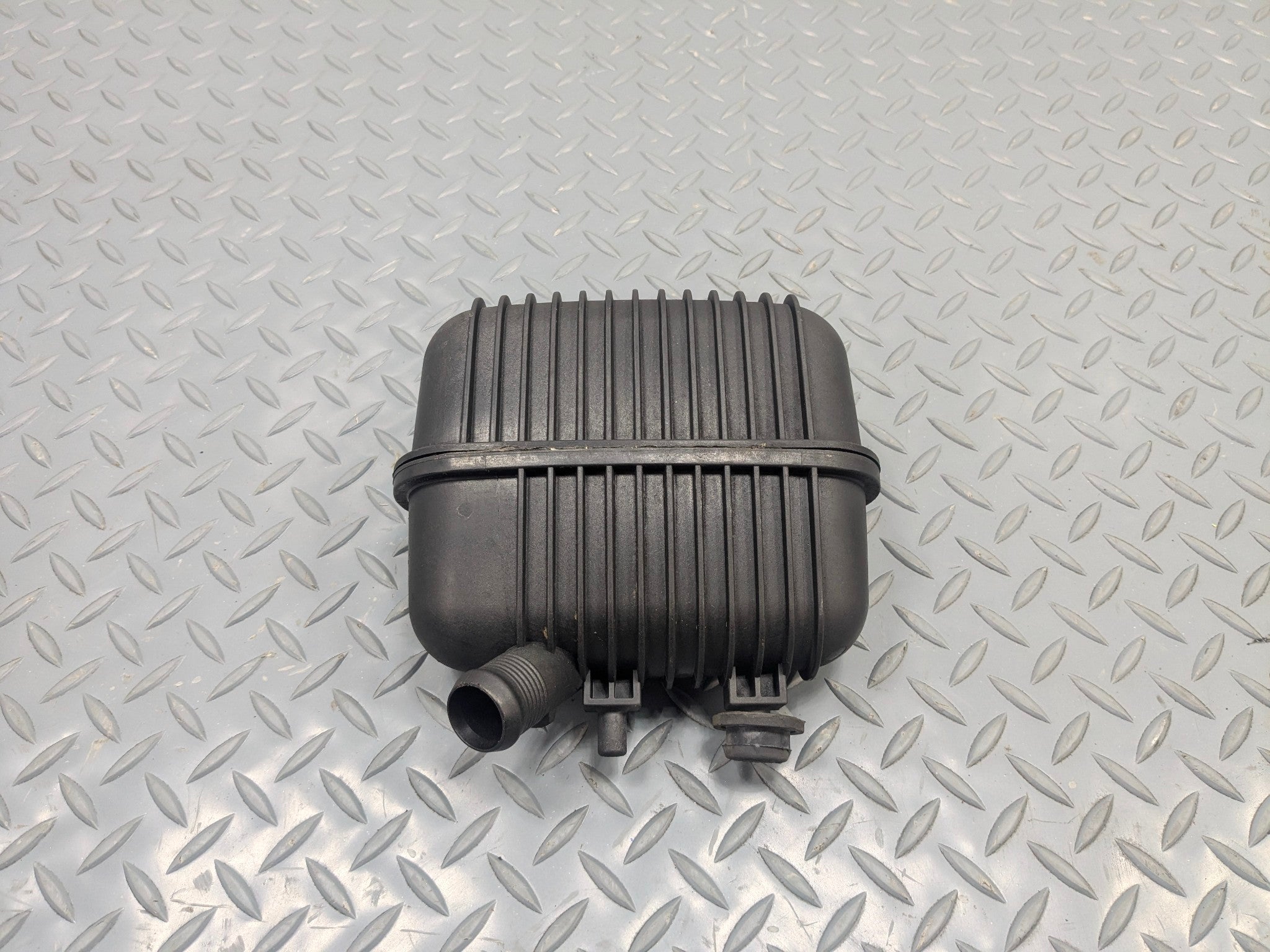 2008 - 2011 OEM AUDI A4 INTERCOOLER VACUUM TANK PULSATION DAMPER