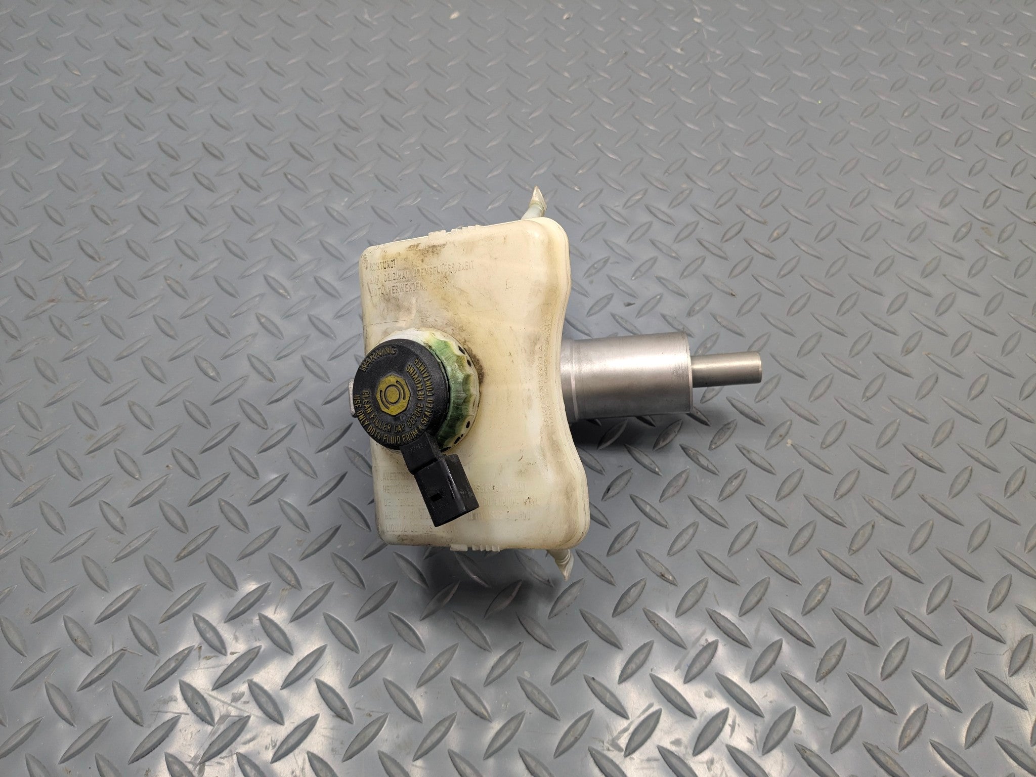 2008 - 2011 OEM AUDI A4 BRAKE MASTER CYLINDER RESEROVOIR ASSEMBLY