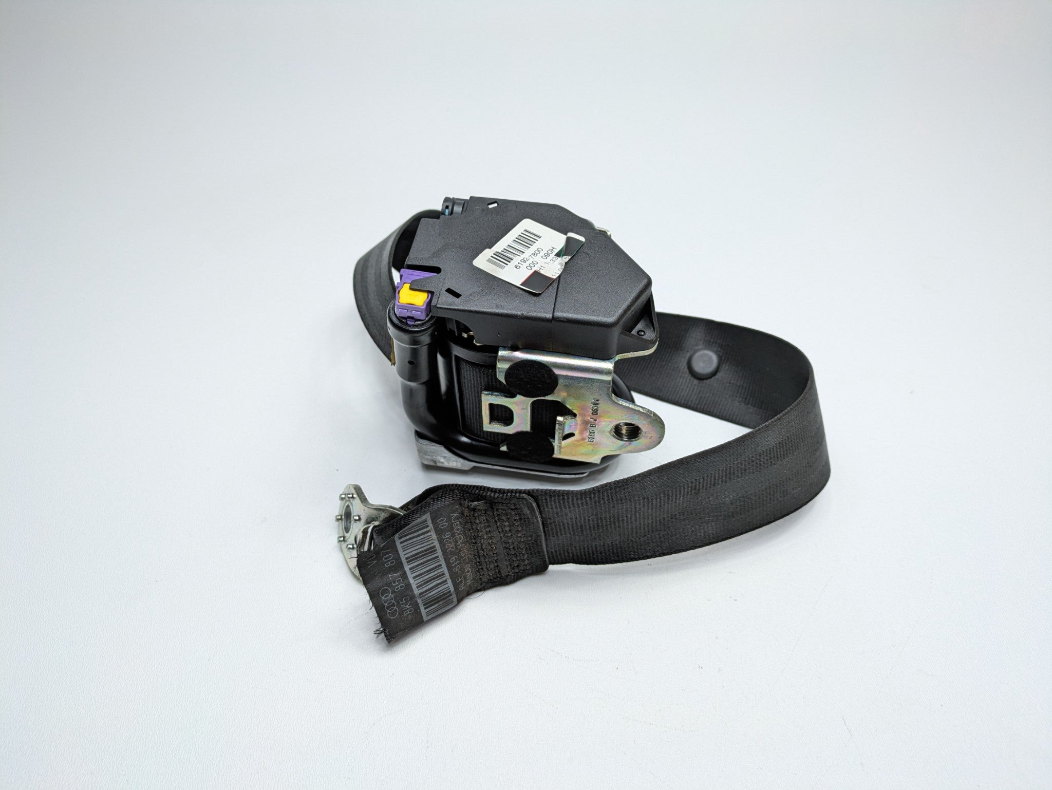 2008 - 2011 OEM AUDI A4 REAR CENTER PASSENGER SIDE SEAT BELT RETRACTOR ASSEMBLY
