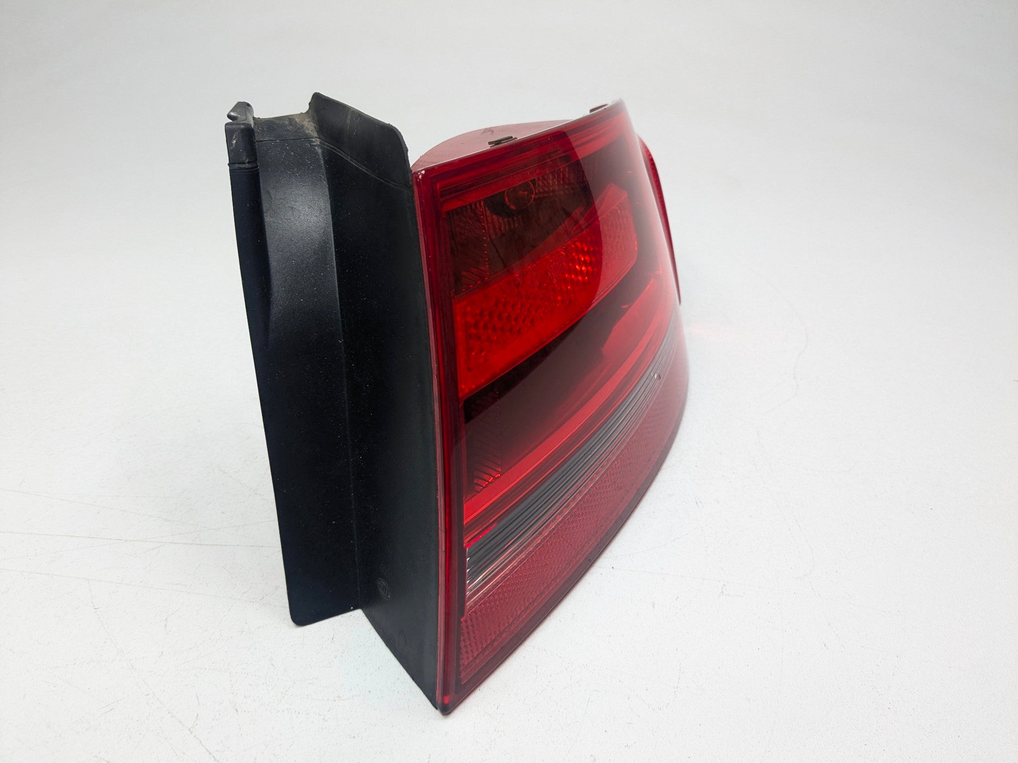 2008 - 2011 OEM AUDI A4 PASSENGER SIDE REAR RIGHT SIDE OUTER TAIL LIGHT
