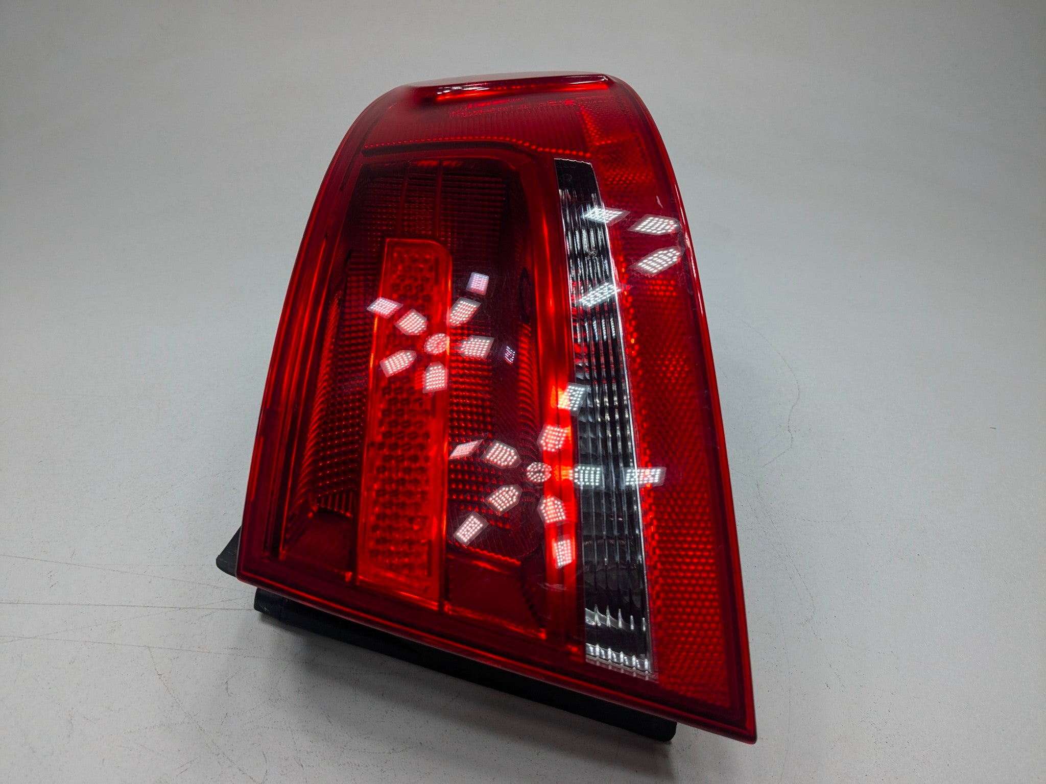 2008 - 2011 OEM AUDI A4 PASSENGER SIDE REAR RIGHT SIDE OUTER TAIL LIGHT