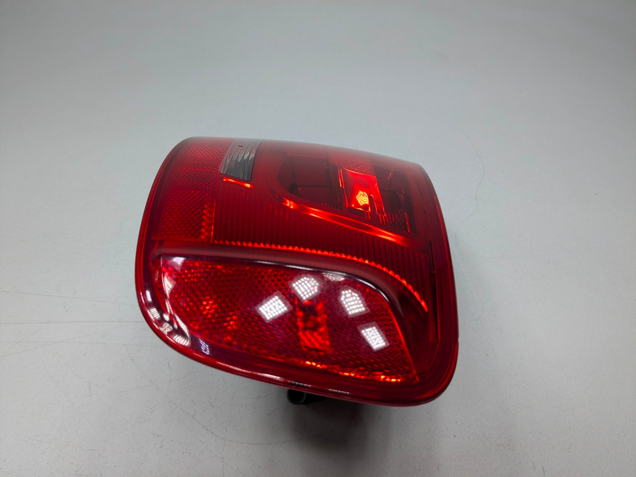 2008 - 2011 OEM AUDI A4 PASSENGER SIDE REAR RIGHT SIDE OUTER TAIL LIGHT
