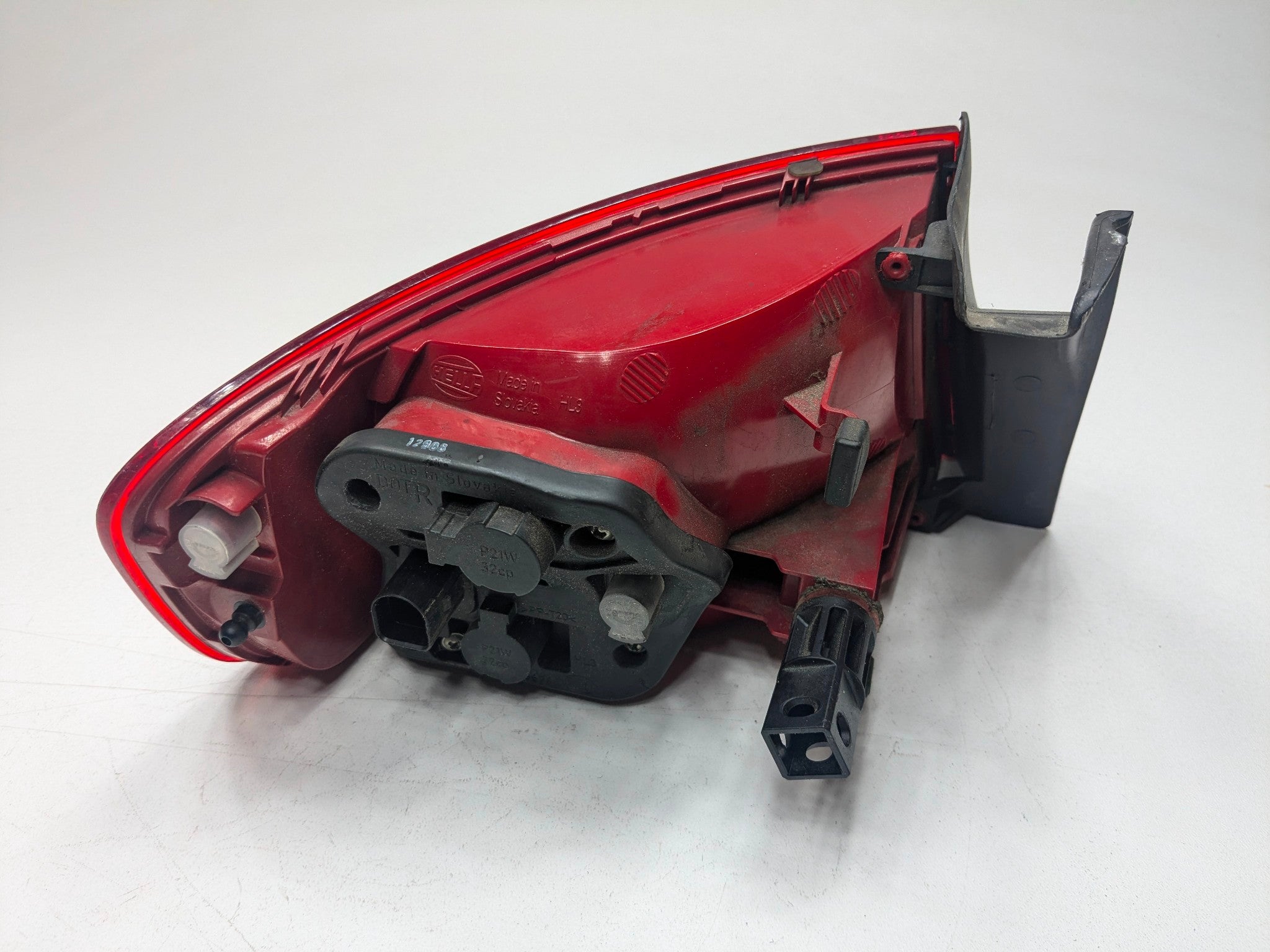 2008 - 2011 OEM AUDI A4 PASSENGER SIDE REAR RIGHT SIDE OUTER TAIL LIGHT