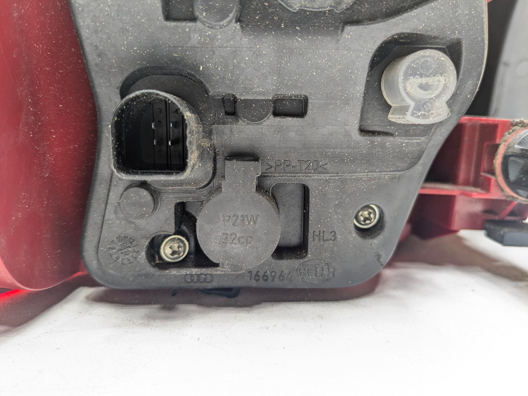 2008 - 2011 OEM AUDI A4 PASSENGER SIDE REAR RIGHT SIDE OUTER TAIL LIGHT