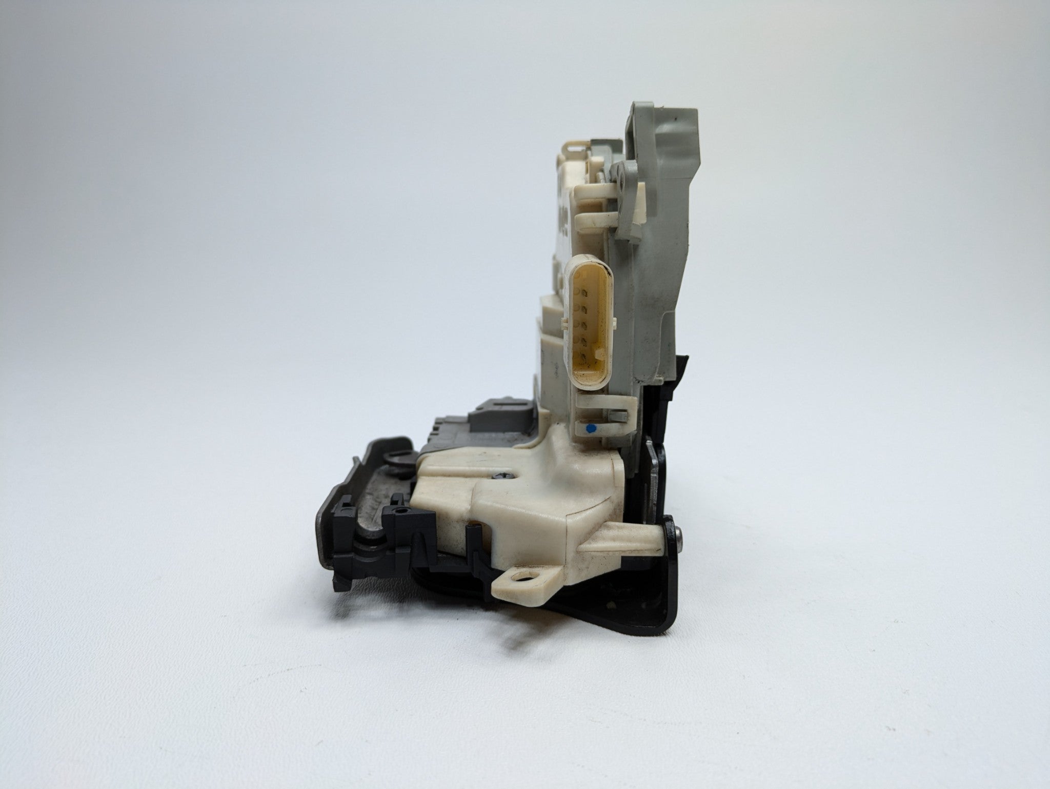 2008 - 2011 OEM AUDI A4 REAR RIGHT PASSANGER SIDE DOOR LATCH LOCK ACTUATOR
