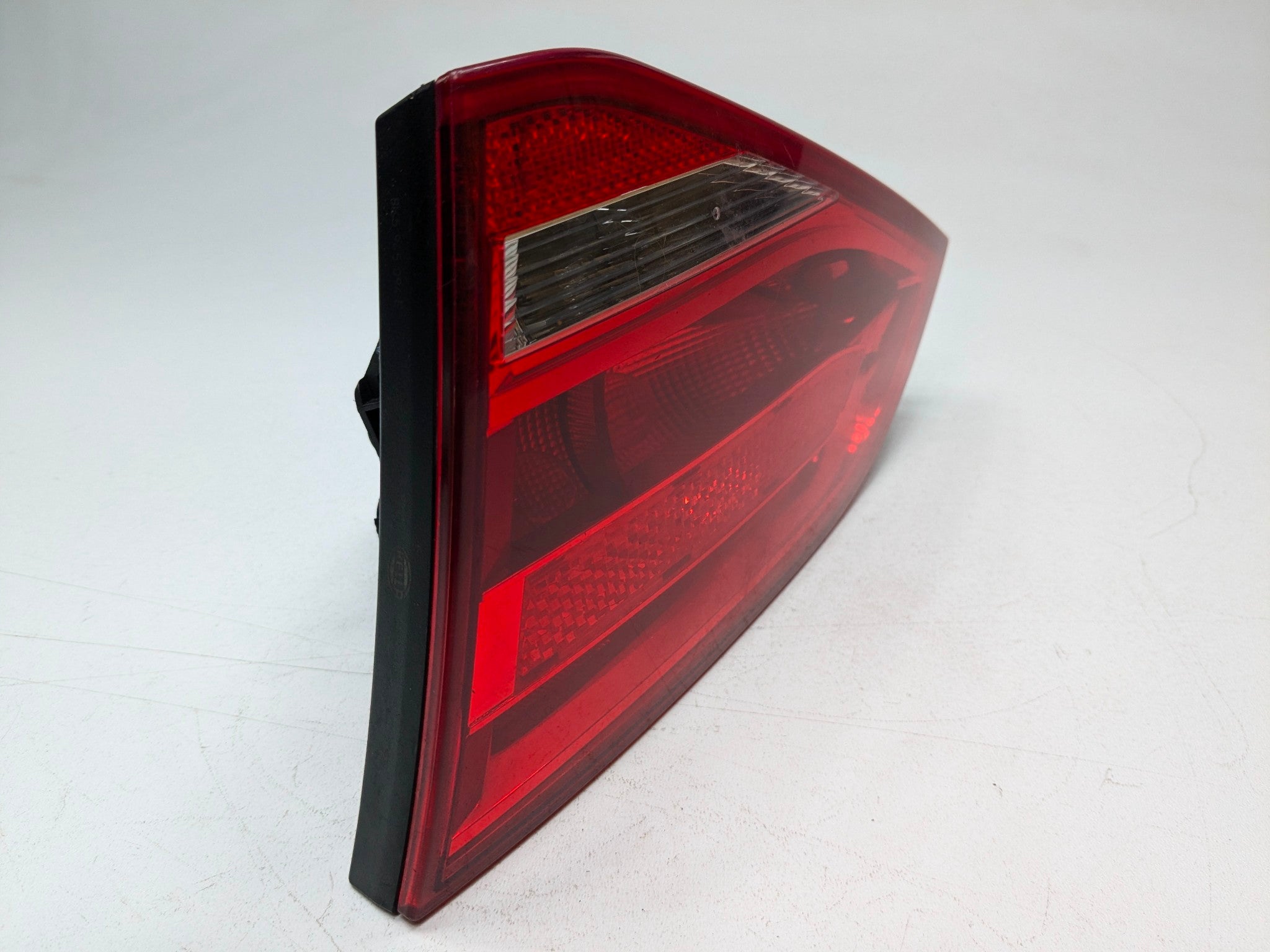2008 - 2011 OEM AUDI A4 REAR RIGHT TAIL LIGHT BRAKE LAMP LID ASSEMBLY