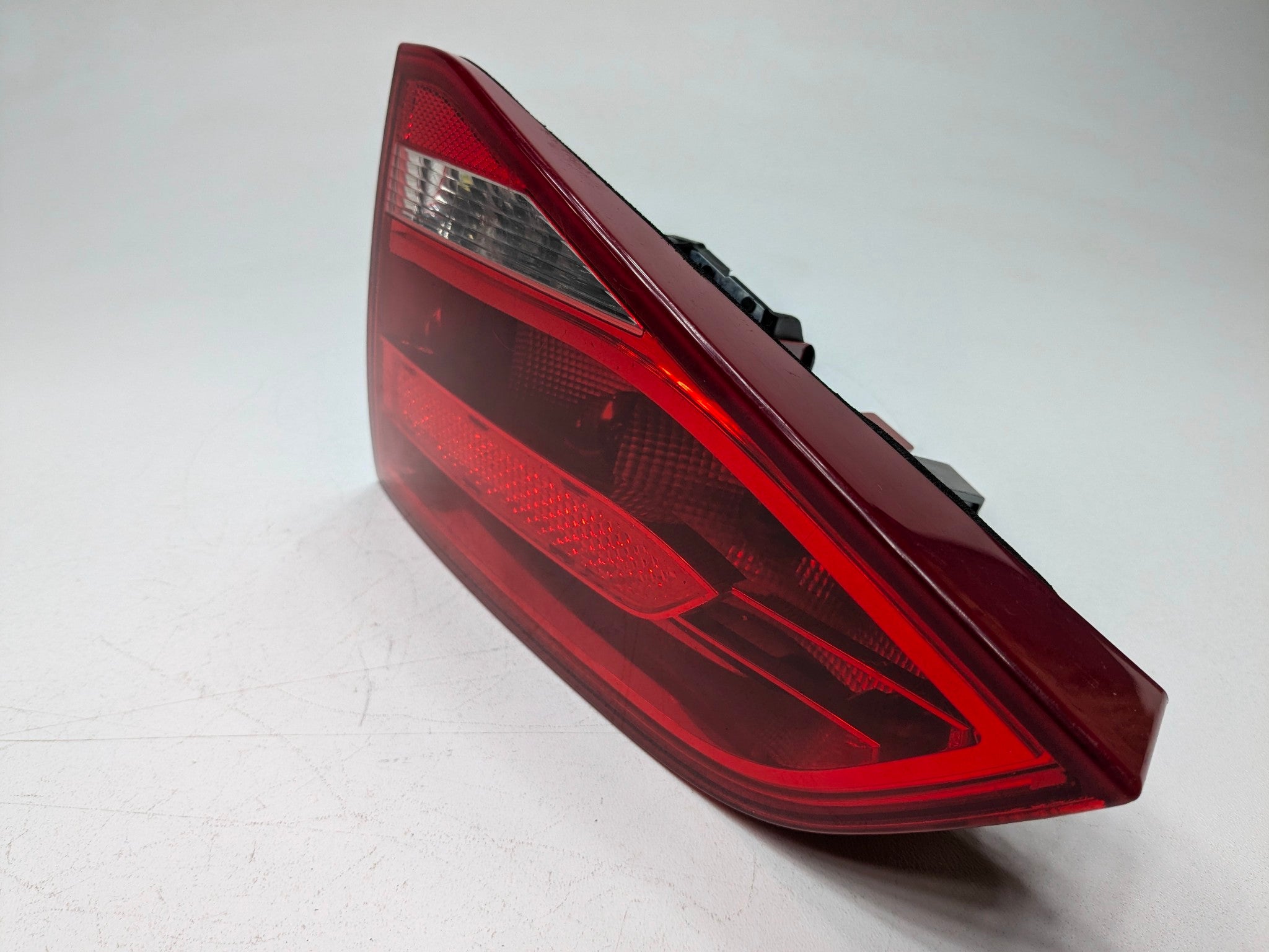 2008 - 2011 OEM AUDI A4 REAR RIGHT TAIL LIGHT BRAKE LAMP LID ASSEMBLY