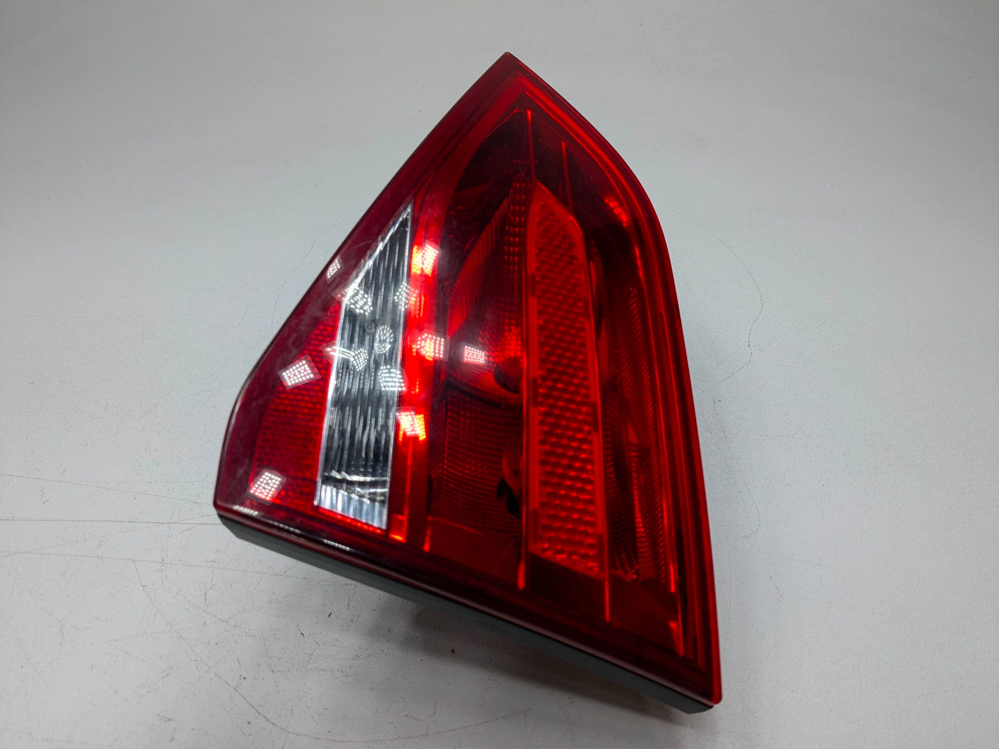 2008 - 2011 OEM AUDI A4 REAR RIGHT TAIL LIGHT BRAKE LAMP LID ASSEMBLY