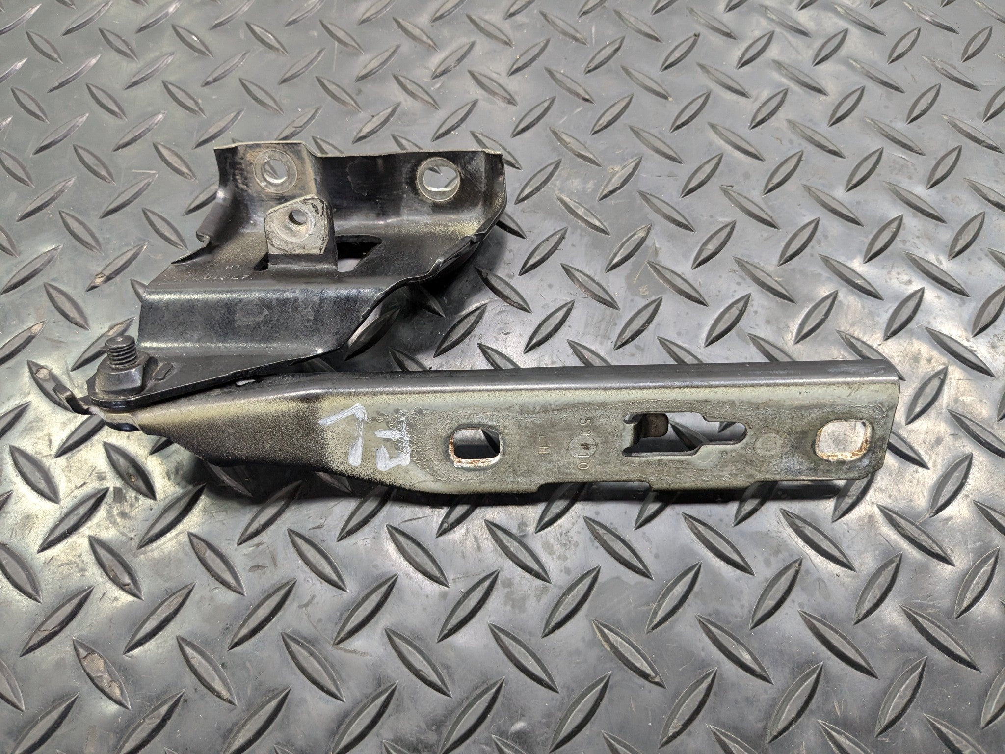 2008 - 2011 OEM AUDI A4 FRONT LEFT DRIVER SIDE HOOD HINGE