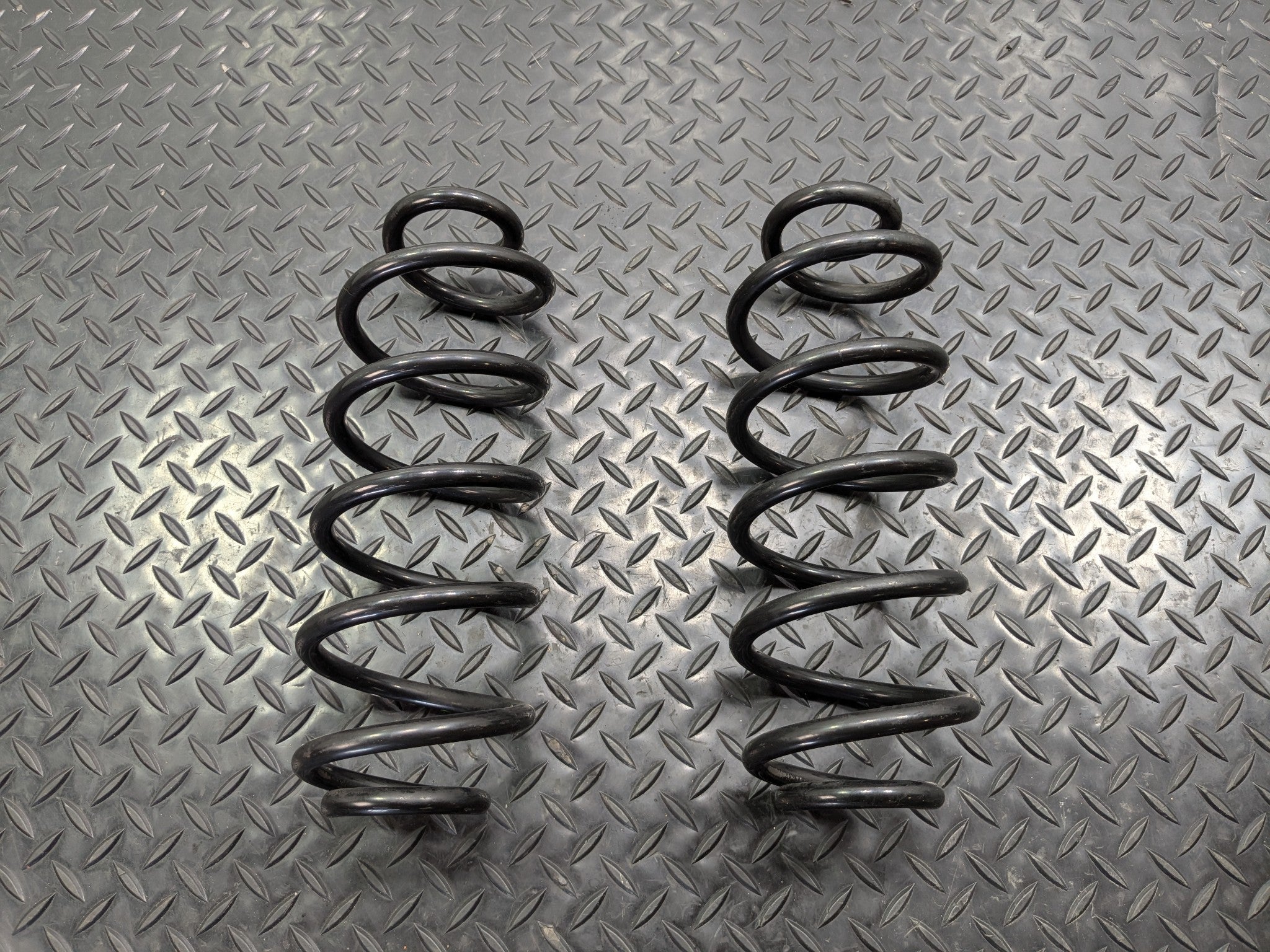2008 - 2011 OEM AUDI A4 REAR SUSPENSION LEFT AND RIGHT COIL SPRING PAIR