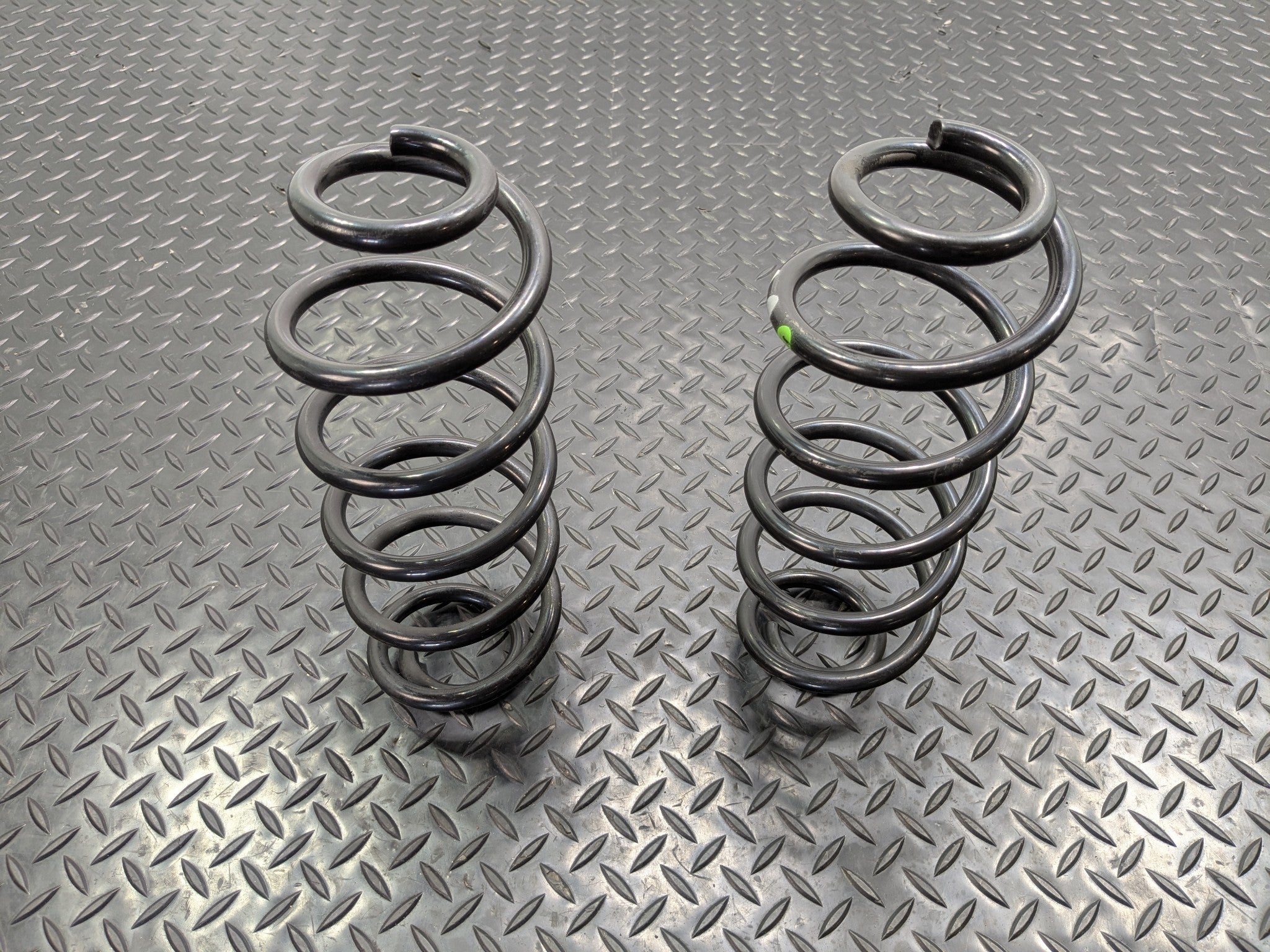 2008 - 2011 OEM AUDI A4 REAR SUSPENSION LEFT AND RIGHT COIL SPRING PAIR