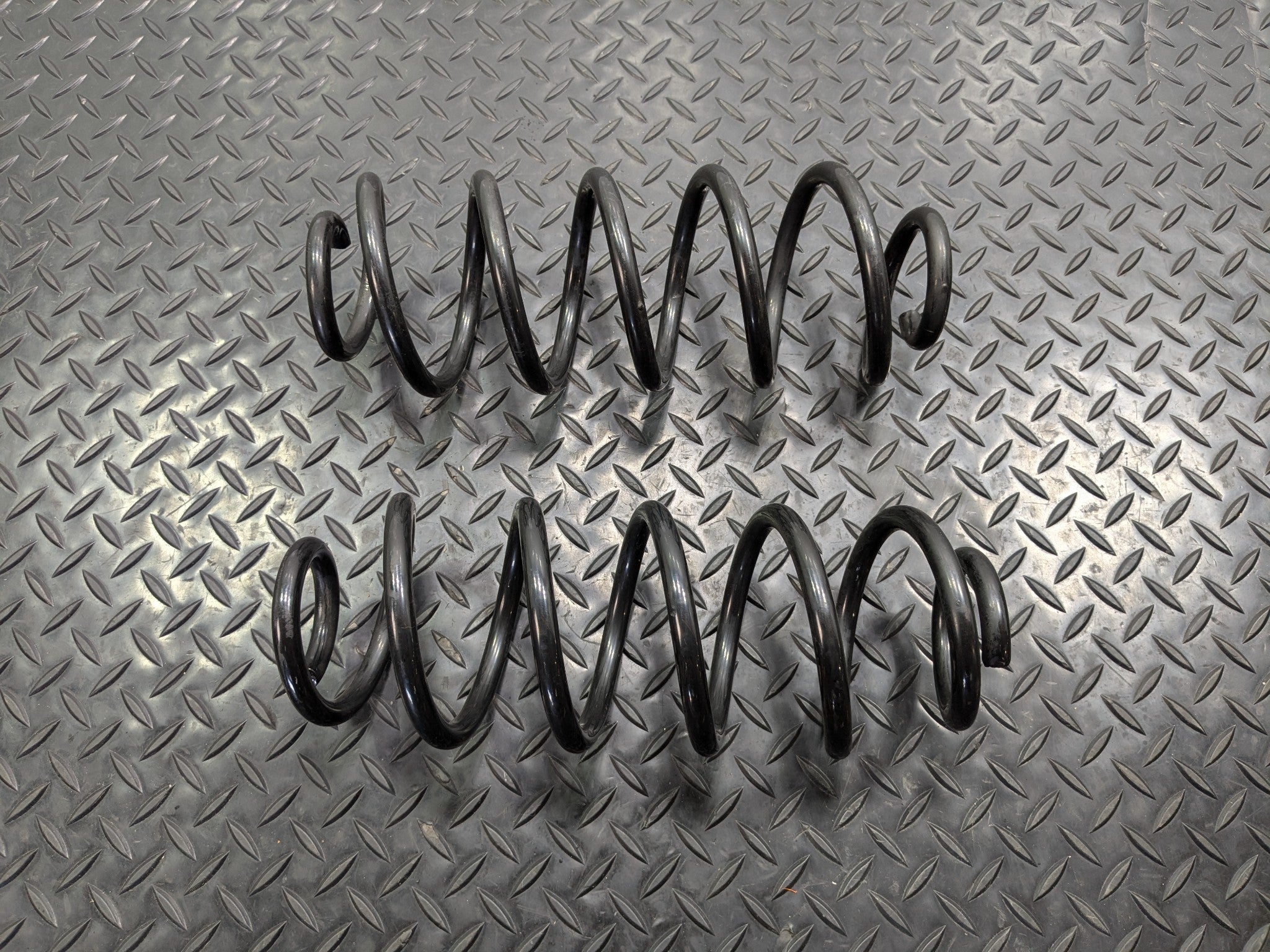 2008 - 2011 OEM AUDI A4 REAR SUSPENSION LEFT AND RIGHT COIL SPRING PAIR
