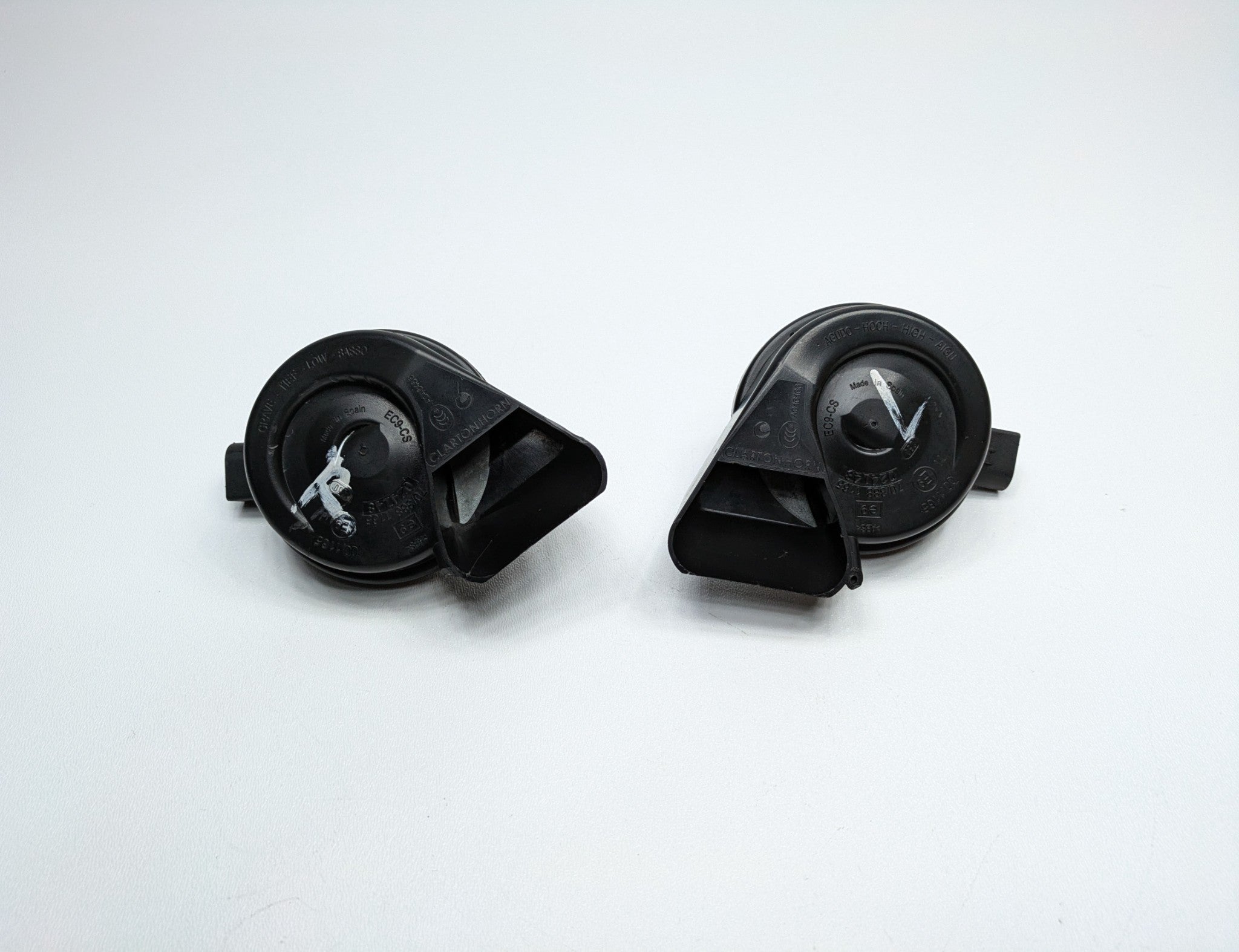 2008 - 2011 OEM AUDI A4 LEFT AND RIGHT HIGH AND LOW TONE HORN SET