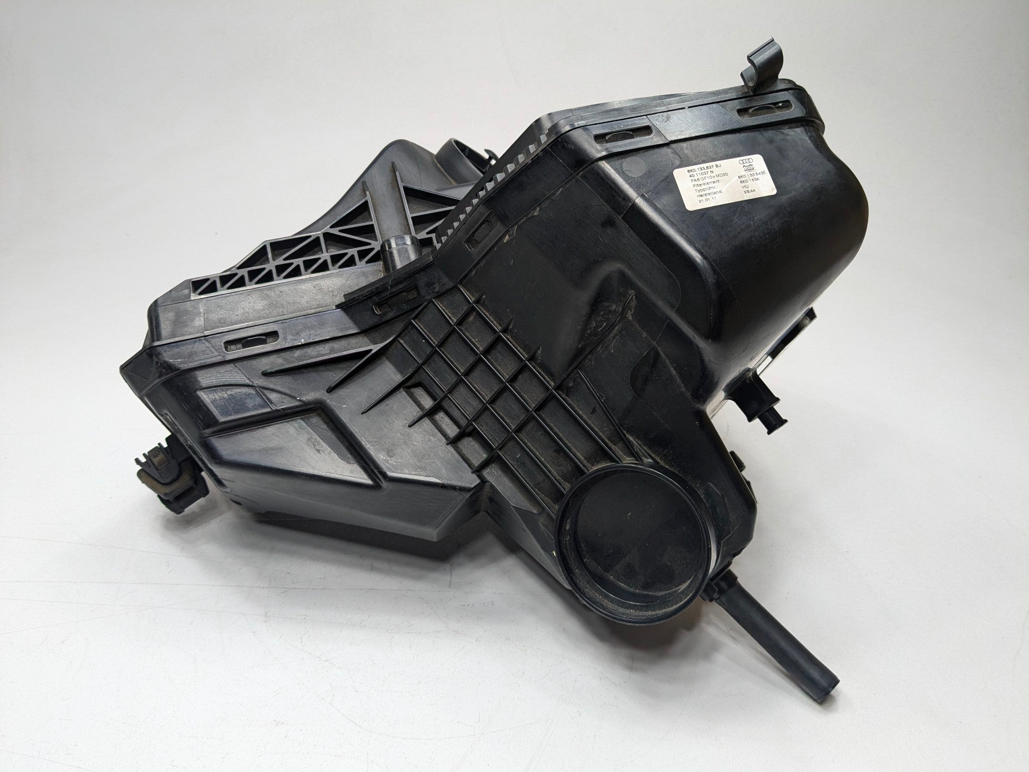 2008 - 2011 OEM AUDI A4 ENGINE AIR INTAKE CLEANER FILTER BOX HOUSING GENUINE