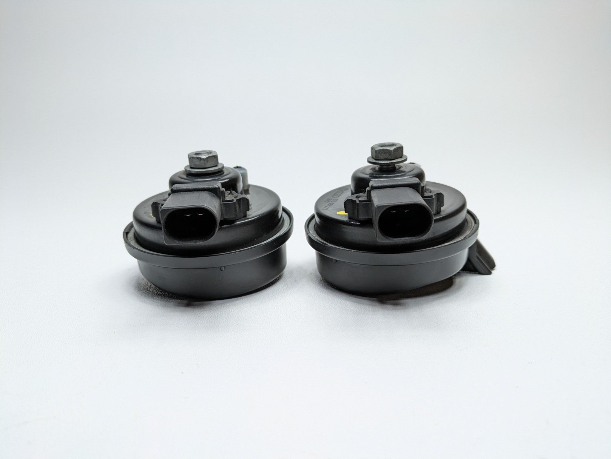 2008 - 2011 OEM AUDI A4 LEFT AND RIGHT HIGH AND LOW TONE HORN SET