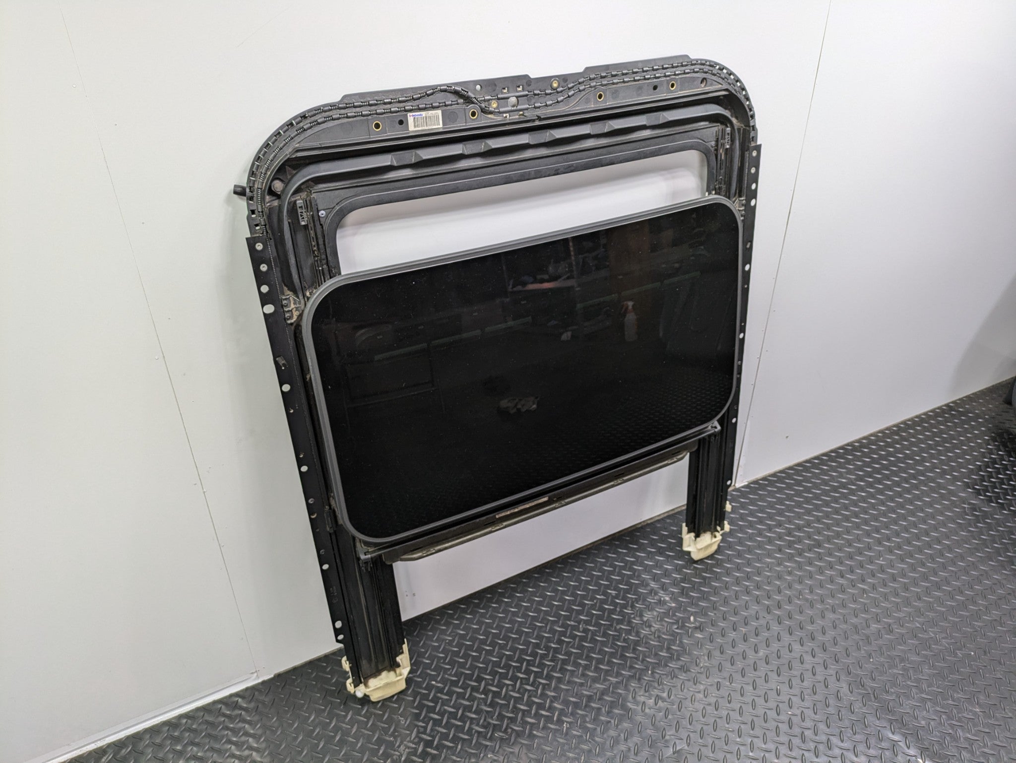 2008 - 2011 OEM AUDI A4 UPPER OVERHEAD SUN ROOF GLASS TRACK FRAME ASSEMBLY