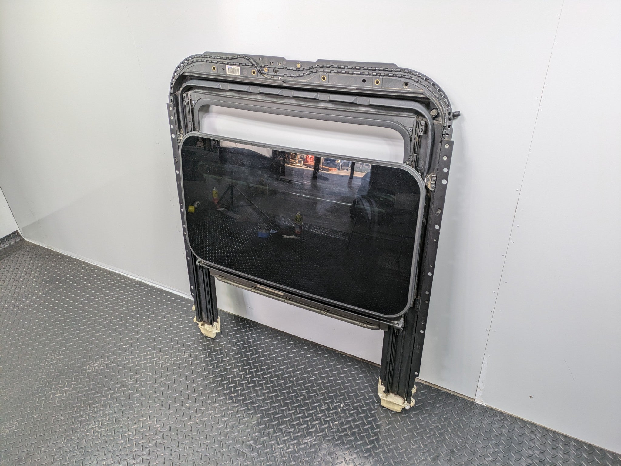 2008 - 2011 OEM AUDI A4 UPPER OVERHEAD SUN ROOF GLASS TRACK FRAME ASSEMBLY