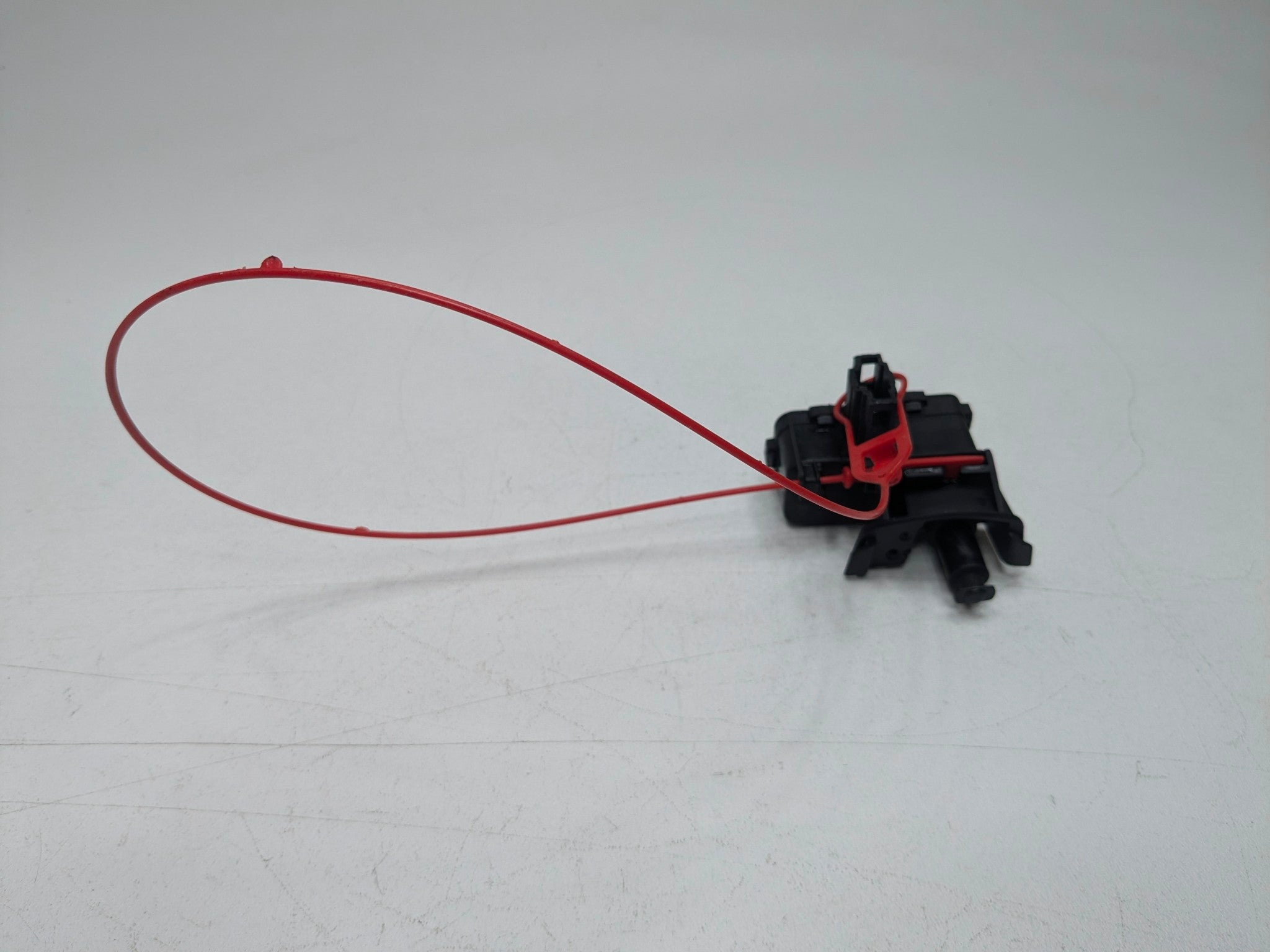 2008 - 2011 OEM AUDI A4 FUEL DOOR LOCK RELEASE ACTUATOR