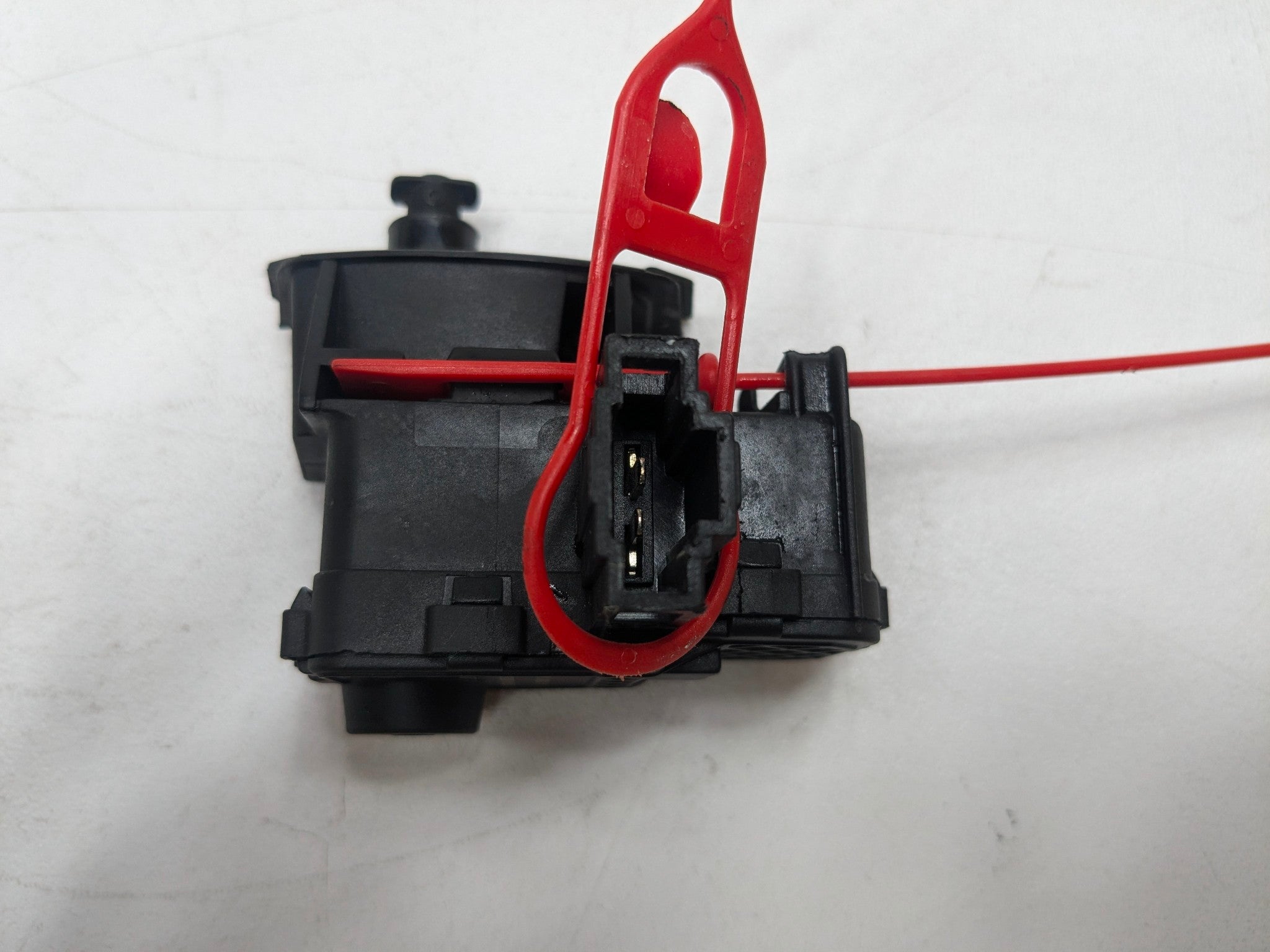 2008 - 2011 OEM AUDI A4 FUEL DOOR LOCK RELEASE ACTUATOR