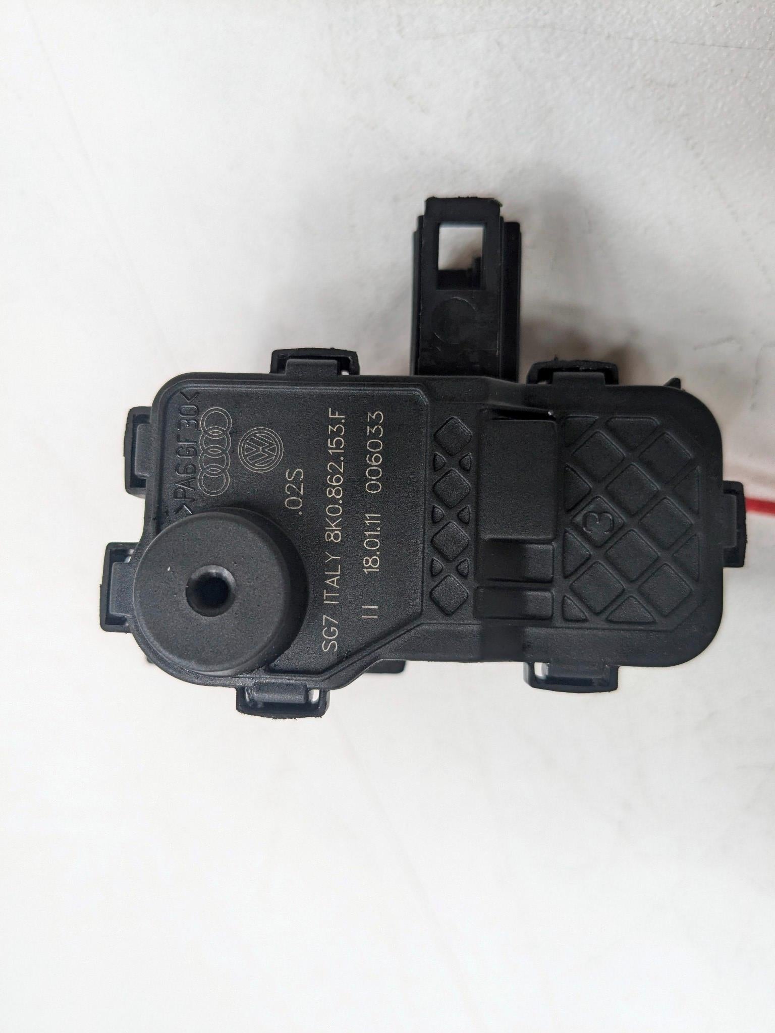 2008 - 2011 OEM AUDI A4 FUEL DOOR LOCK RELEASE ACTUATOR
