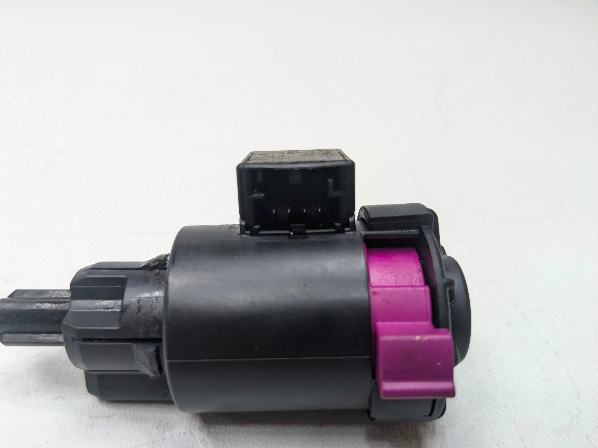 2008 - 2011 OEM AUDI A4 BRAKE PEDAL SENSOR CONTROL SWITCH ASSEMBLY
