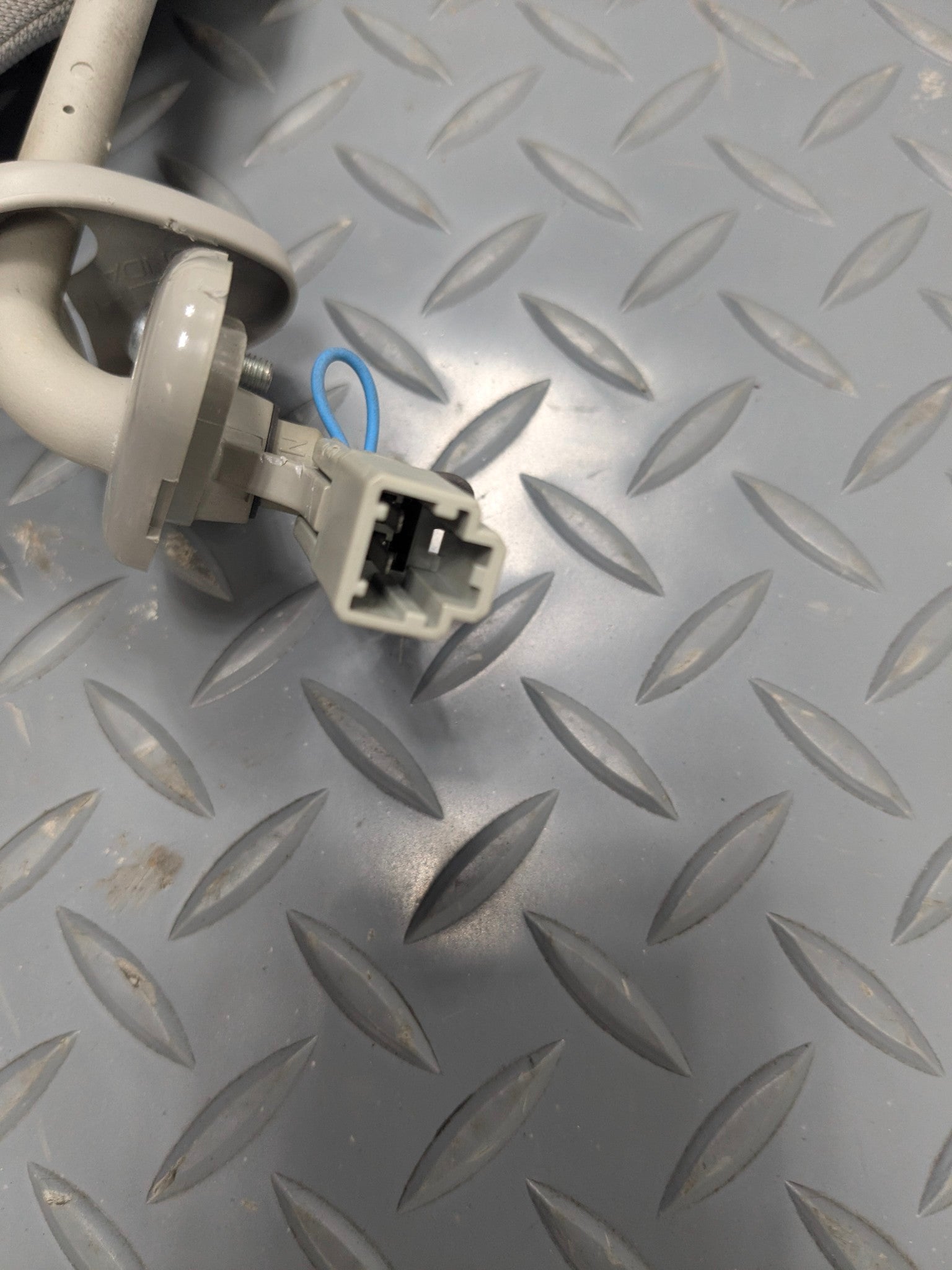 05 - 10 OEM HONDA ODYSSEY FRONT LEFT AND RIGHT INTERIOR ROOF SUN VISOR SET