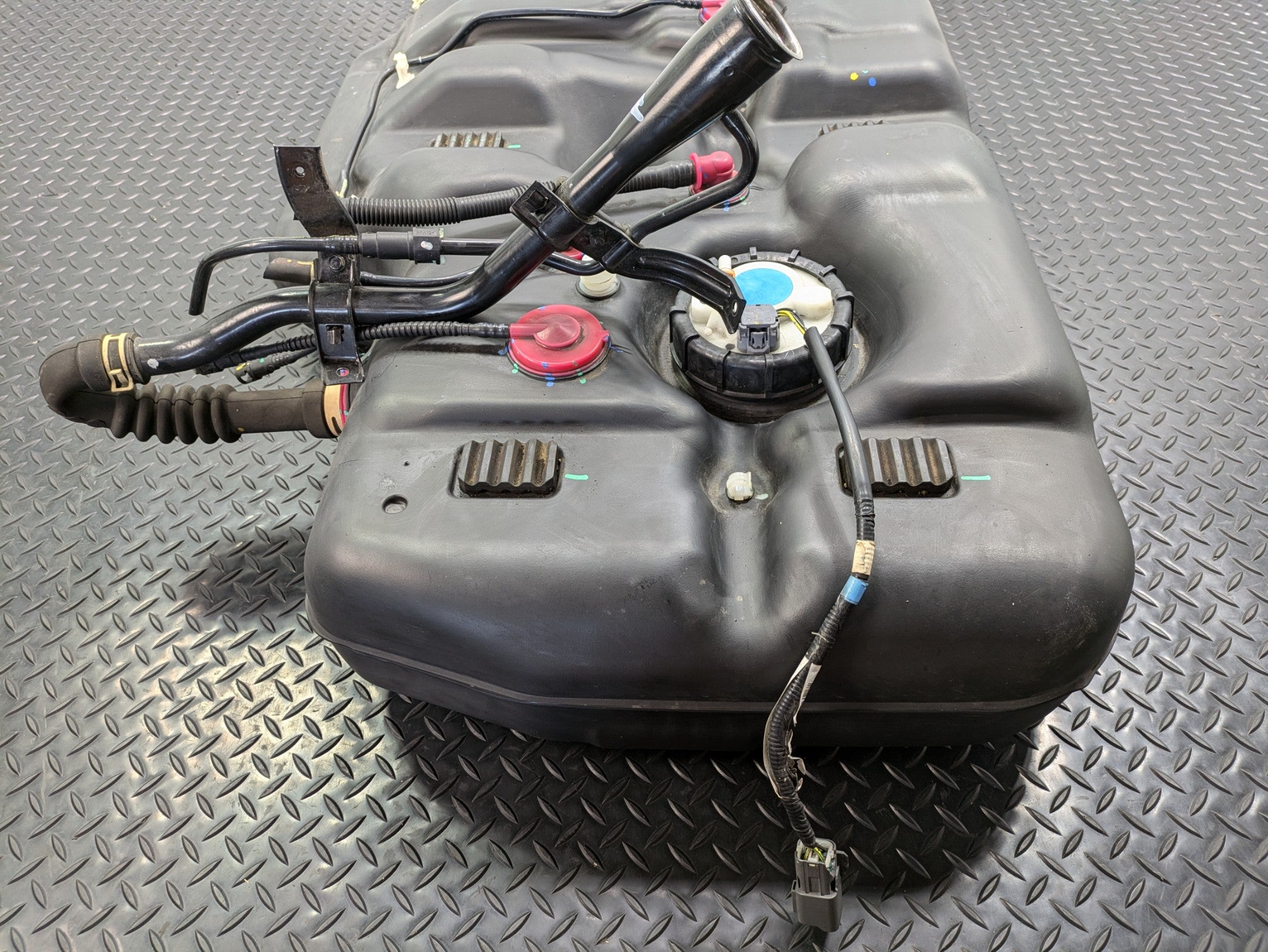 05 - 10 OEM HONDA ODYSSEY FUEL TANK RESERVOIR ASSEMBLY