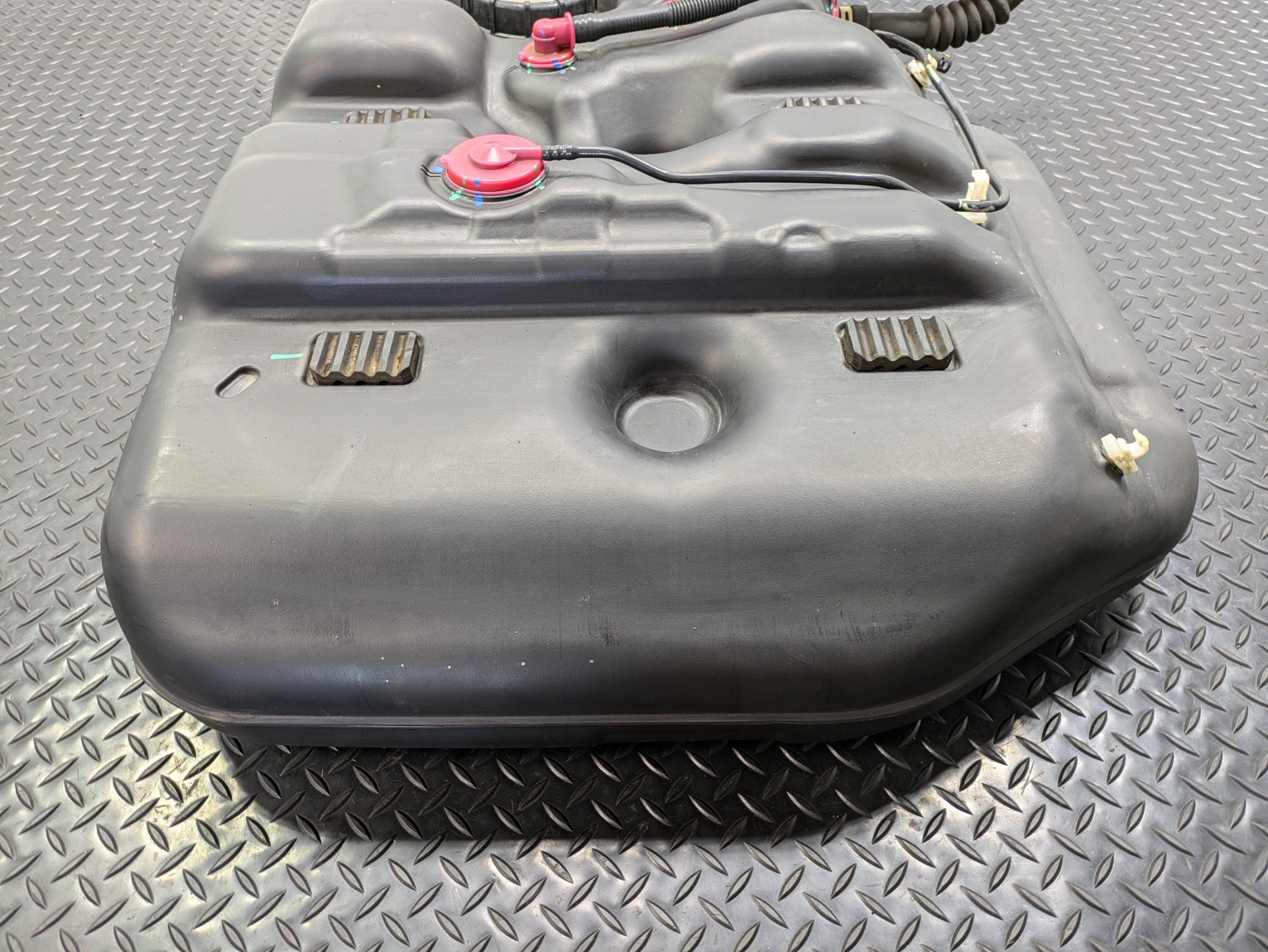 05 - 10 OEM HONDA ODYSSEY FUEL TANK RESERVOIR ASSEMBLY