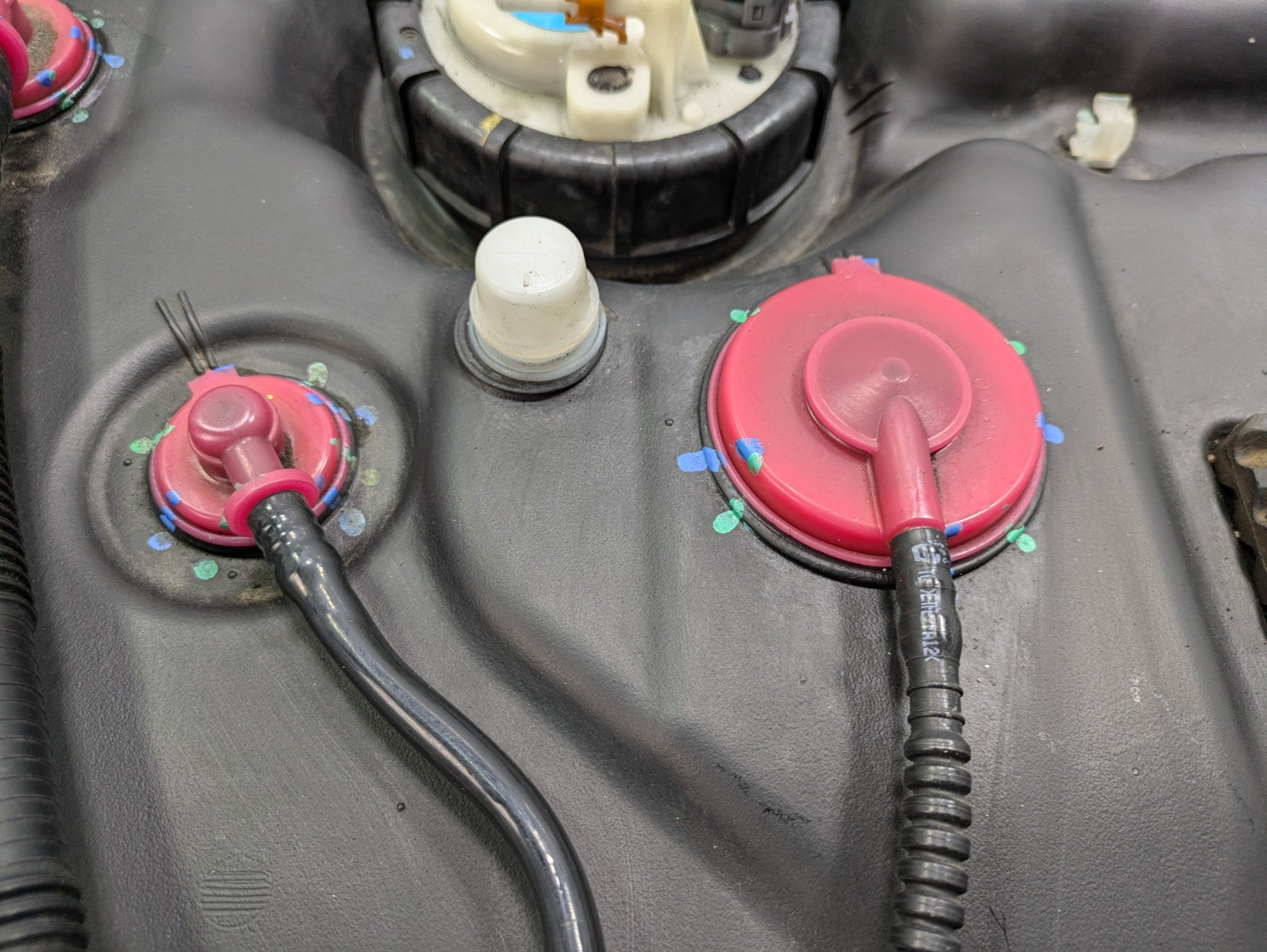 05 - 10 OEM HONDA ODYSSEY FUEL TANK RESERVOIR ASSEMBLY