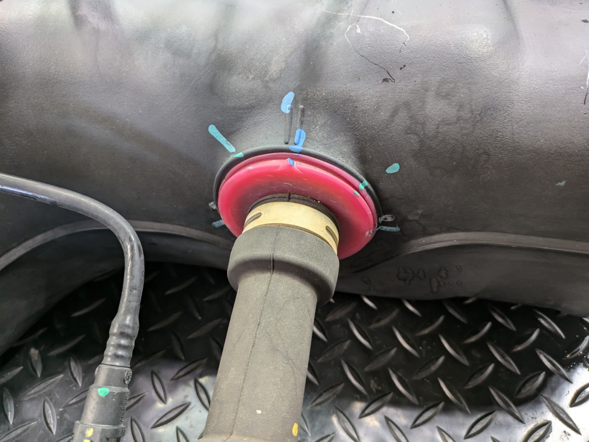 05 - 10 OEM HONDA ODYSSEY FUEL TANK RESERVOIR ASSEMBLY