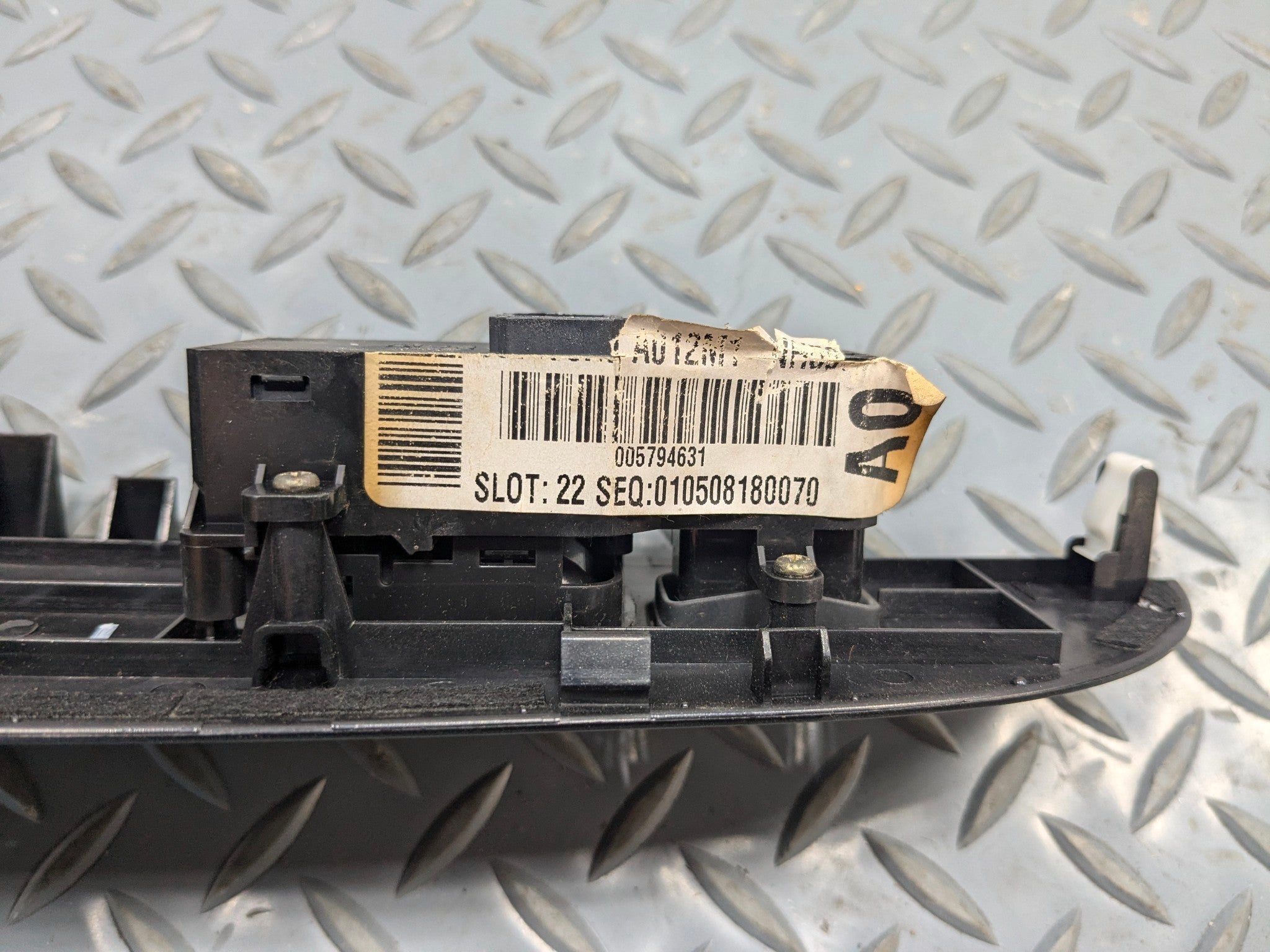 05 - 10 OEM HONDA ODYSSEY FRONT RIGHT PASSENGER SIDE POWER WINDOW MIRROR SWITCH