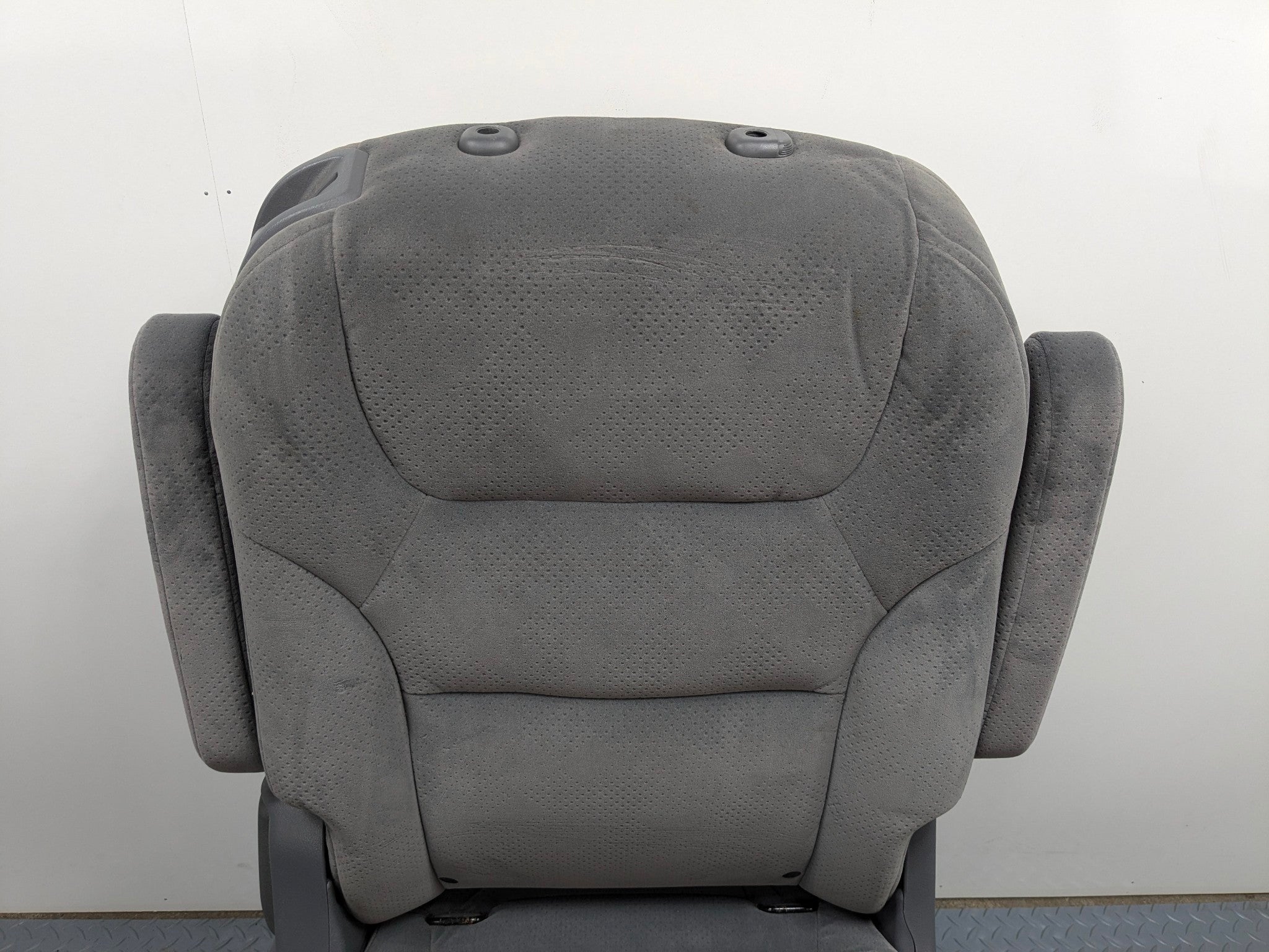 05 - 10 OEM HONDA ODYSSEY REAR RIGHT SIDE SECOND ROW SEAT WITH SEATBELT BUCKLE