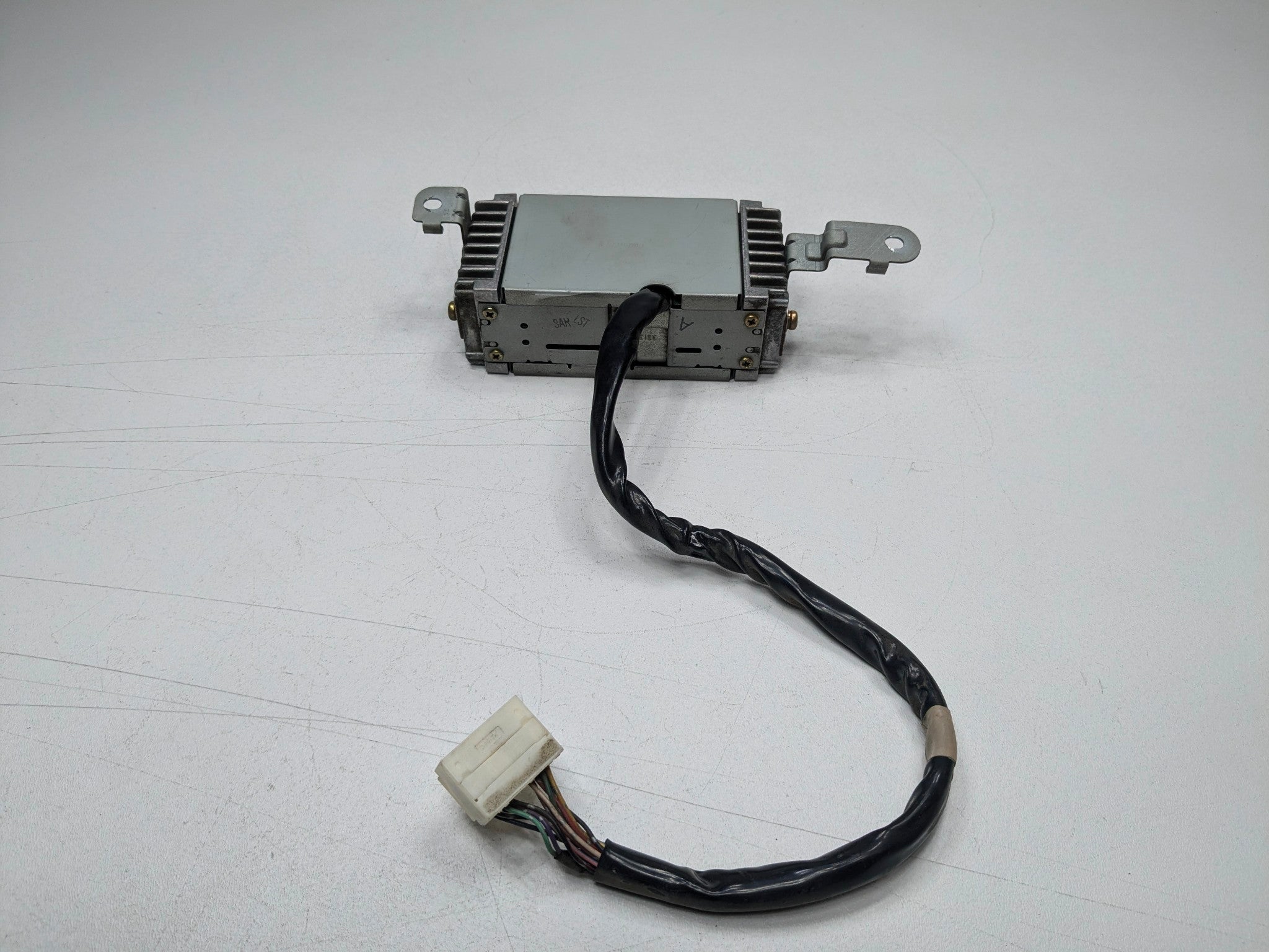 2000 - 2004 OEM TOYOTA TUNDRA RADIO STEREO AUDIO AMPLIFIER UNIT