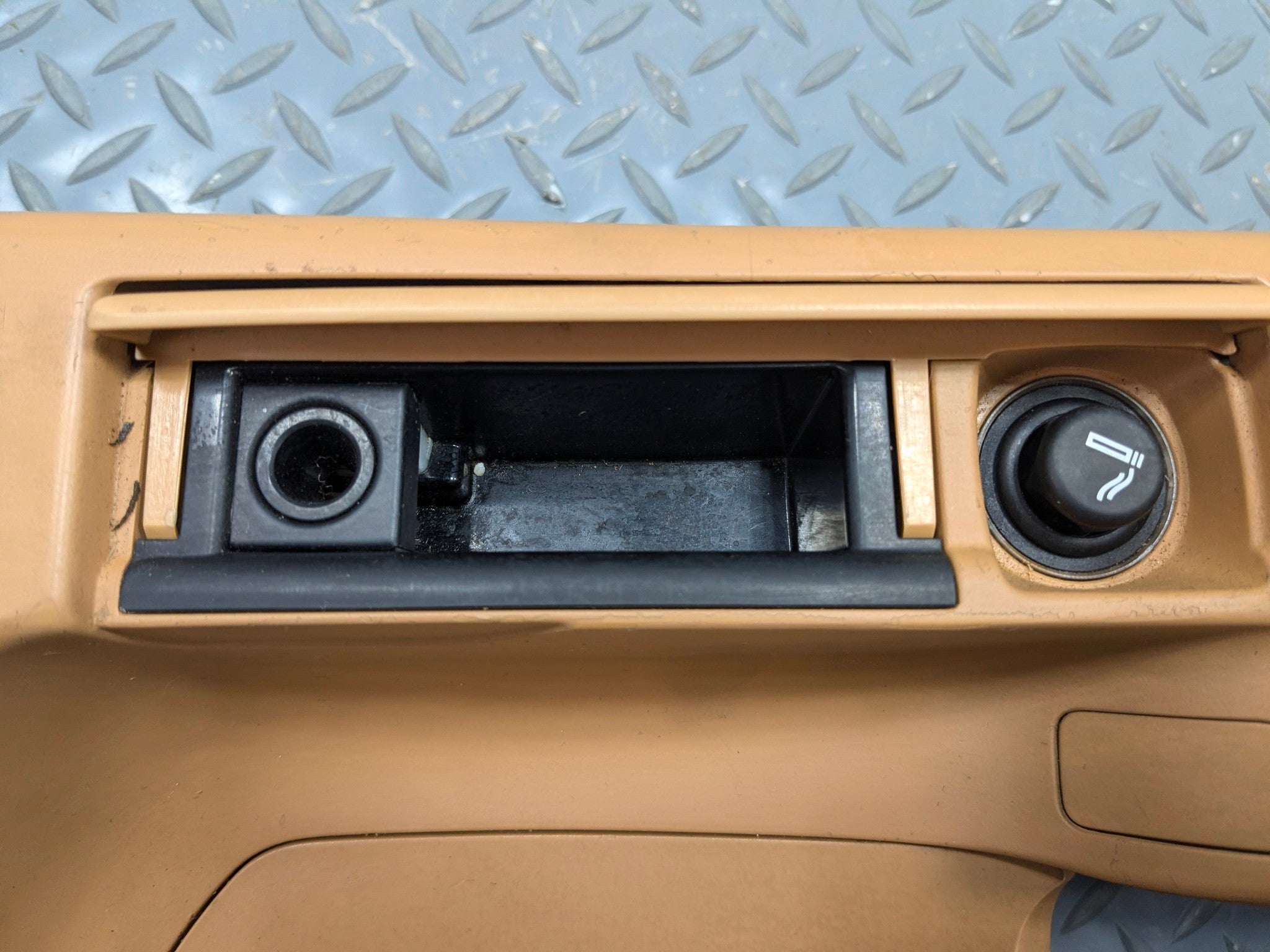 06 - 08 OEM PORSCHE CAYMAN FRONT CENTER CONSOLE ARMREST STORAGE BEIGE