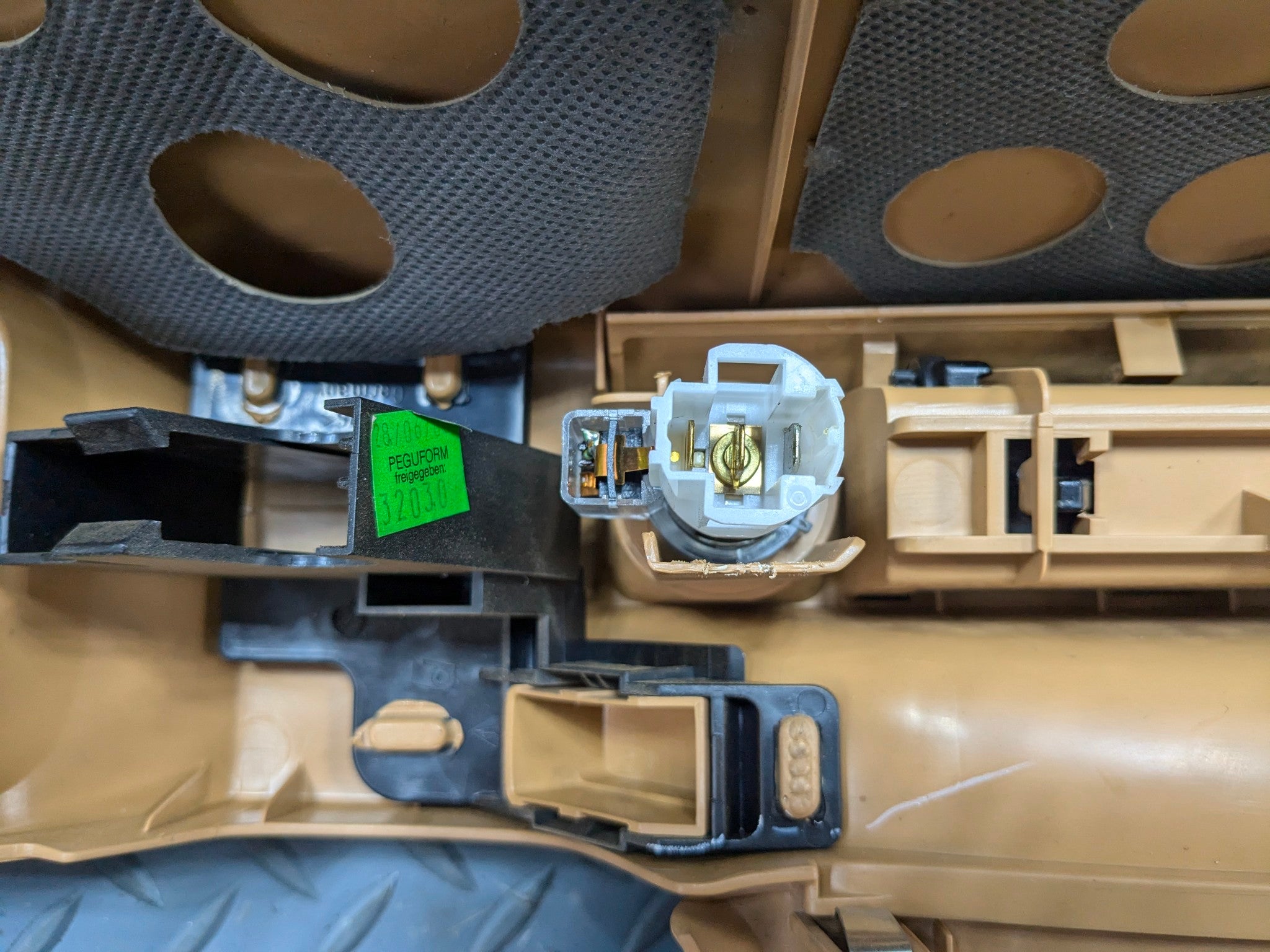 06 - 08 OEM PORSCHE CAYMAN FRONT CENTER CONSOLE ARMREST STORAGE BEIGE