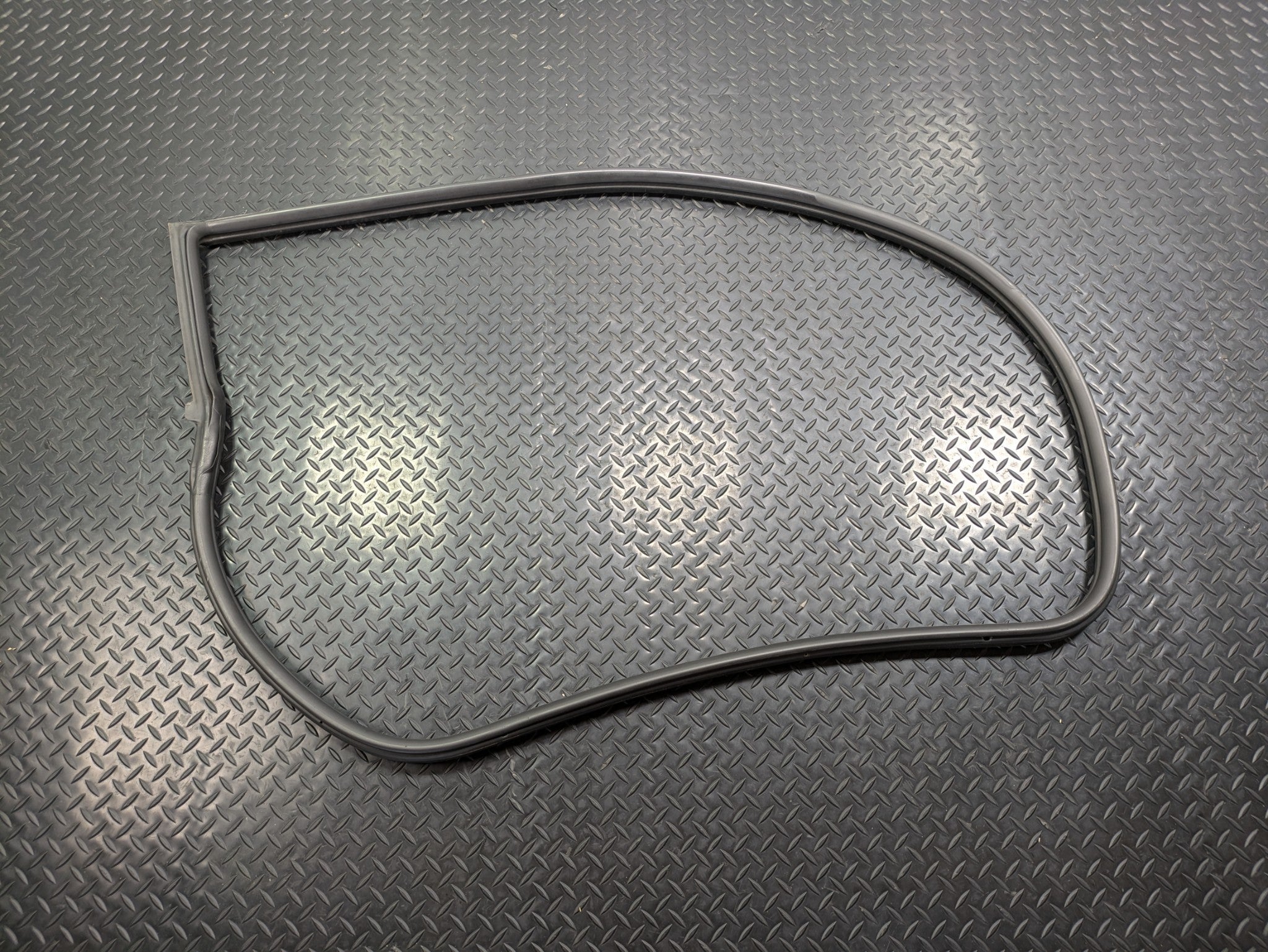 06 - 08 OEM PORSCHE CAYMAN FRONT RIGHT SIDE TRUNK HATCH SEAL WEATHER STRIPPING