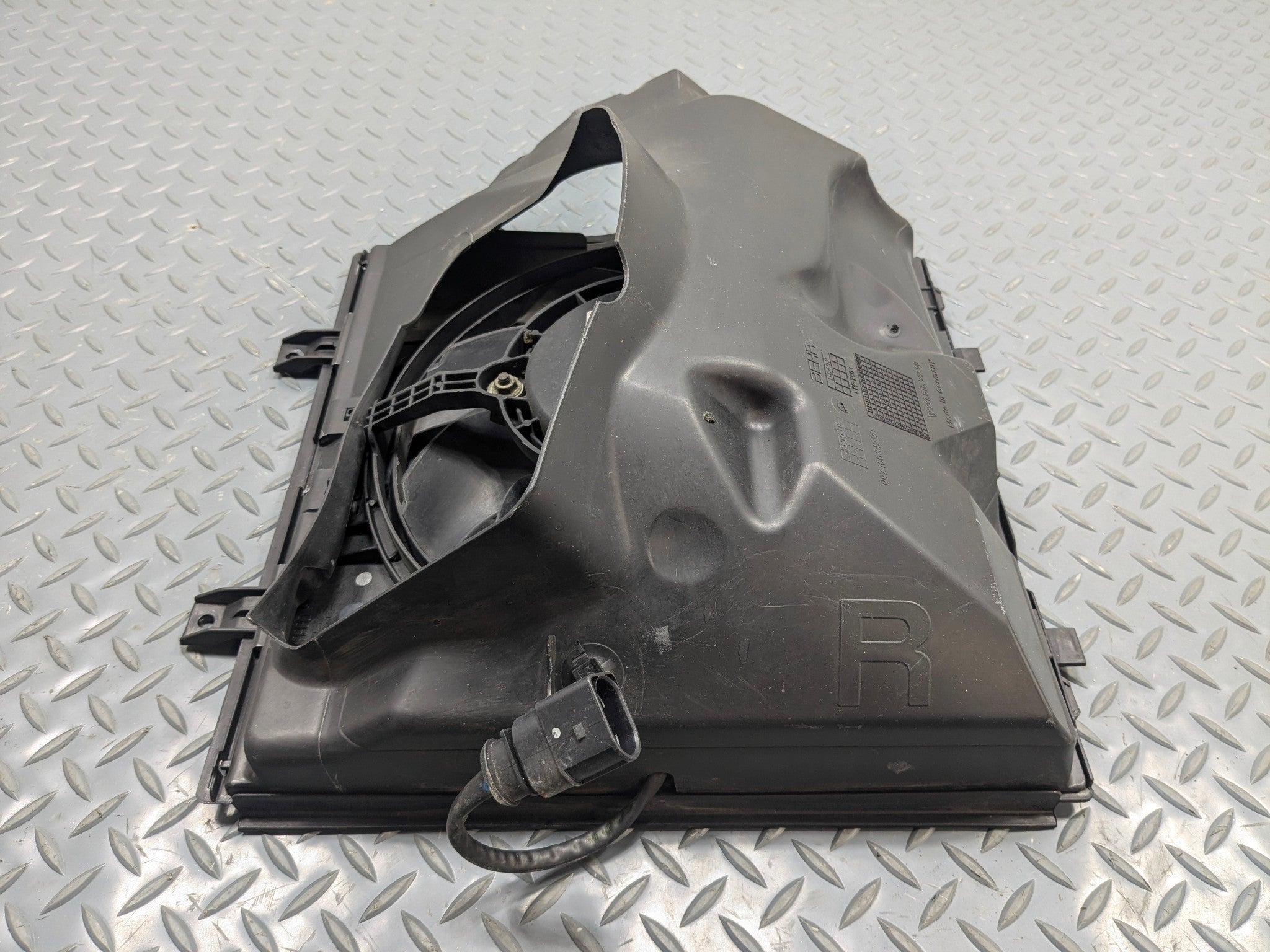 06 - 08 OEM PORSCHE CAYMAN RIGHT SIDE ELECTRIC COOLING MOTOR FAN ASSEMBLY