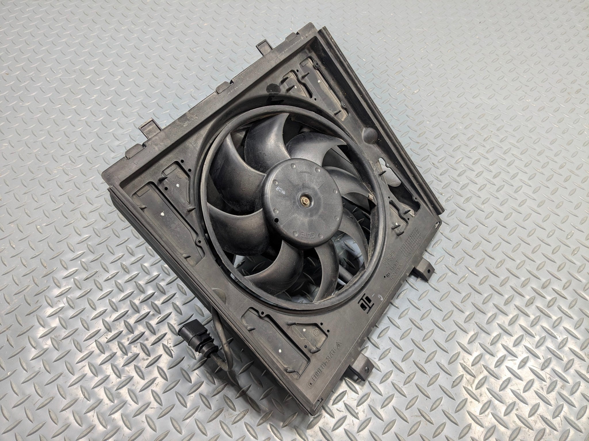 06 - 08 OEM PORSCHE CAYMAN RIGHT SIDE ELECTRIC COOLING MOTOR FAN ASSEMBLY