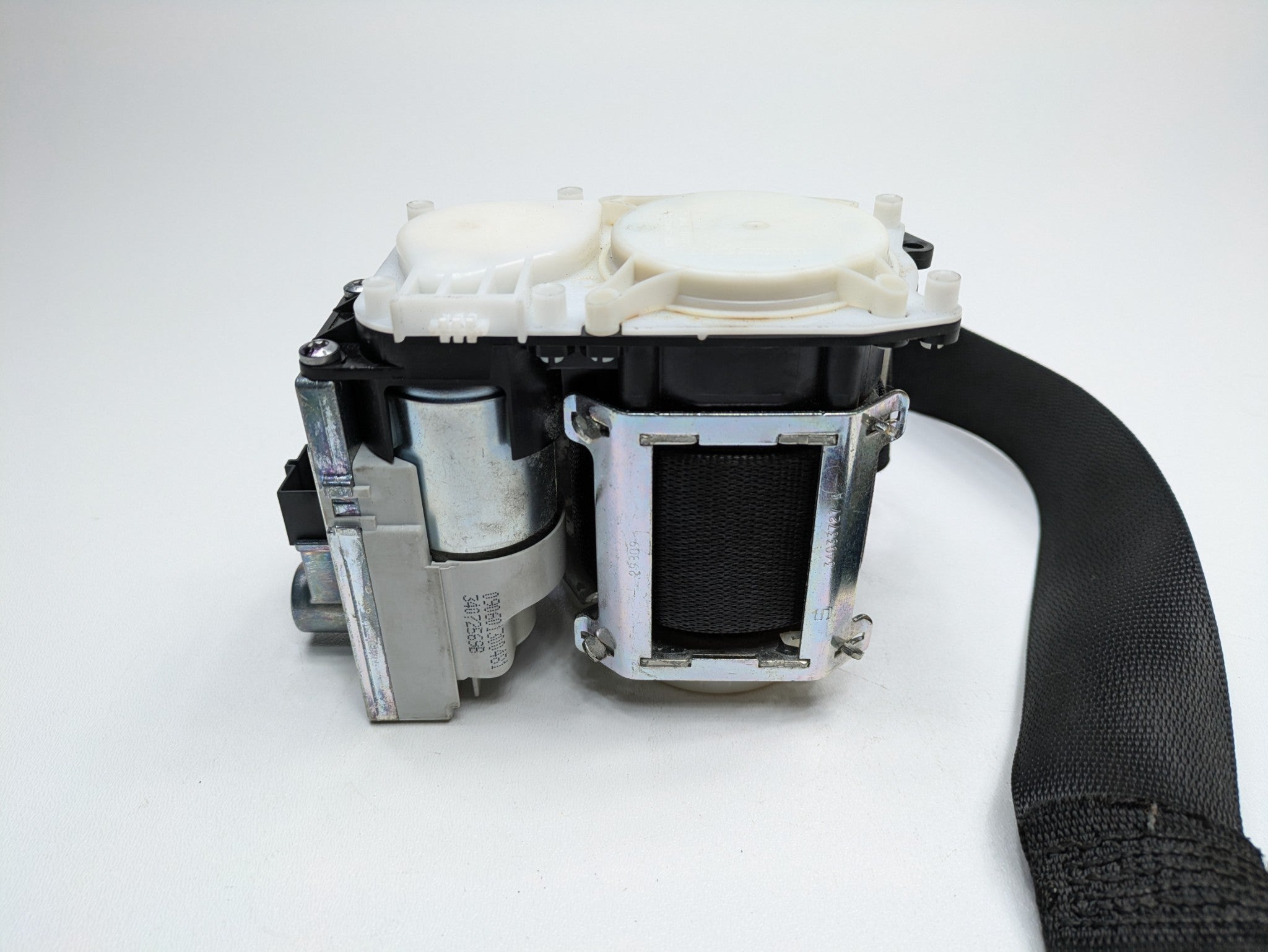 2009 - 2011 OEM MERCEDES-BENZ ML63 FRONT LEFT DRIVER SIDE SEAT BELT RETRACTOR