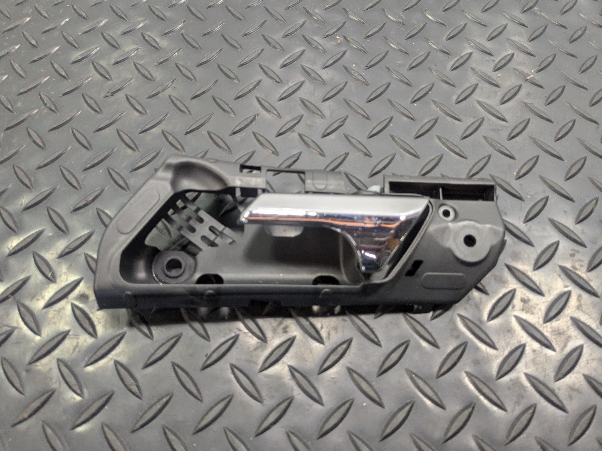 2009 - 2011 OEM MERCEDES-BENZ ML63 FRONT LEFT DRIVER SIDE INTERIOR DOOR HANDEL