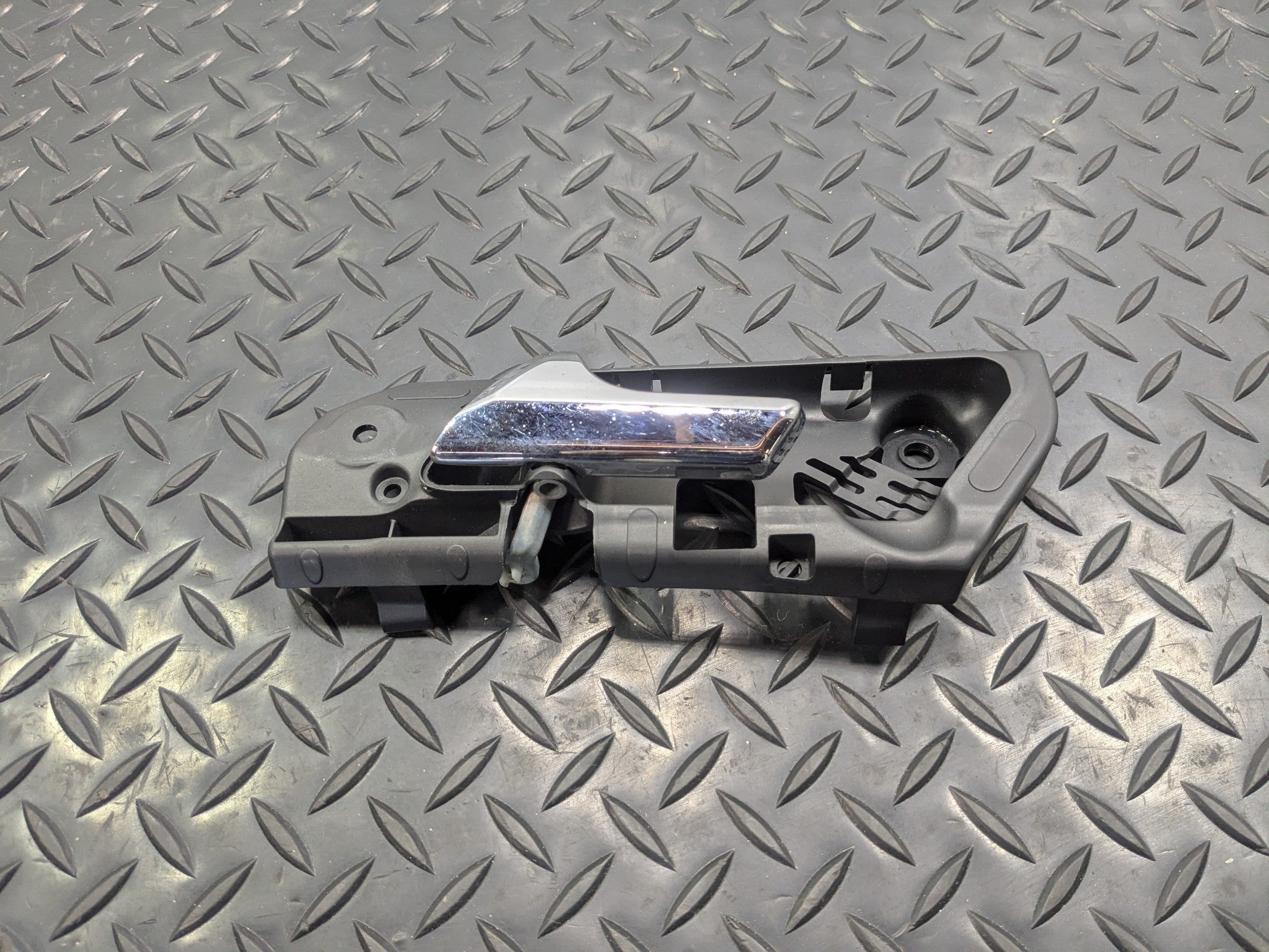 2009 - 2011 OEM MERCEDES-BENZ ML63 FRONT LEFT DRIVER SIDE INTERIOR DOOR HANDEL