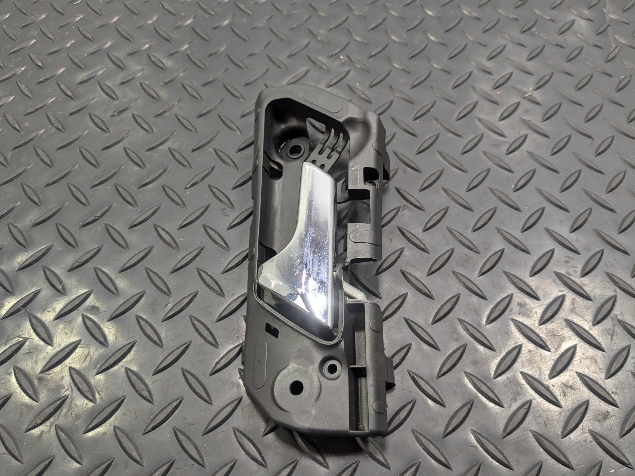 2009 - 2011 OEM MERCEDES-BENZ ML63 FRONT LEFT DRIVER SIDE INTERIOR DOOR HANDEL