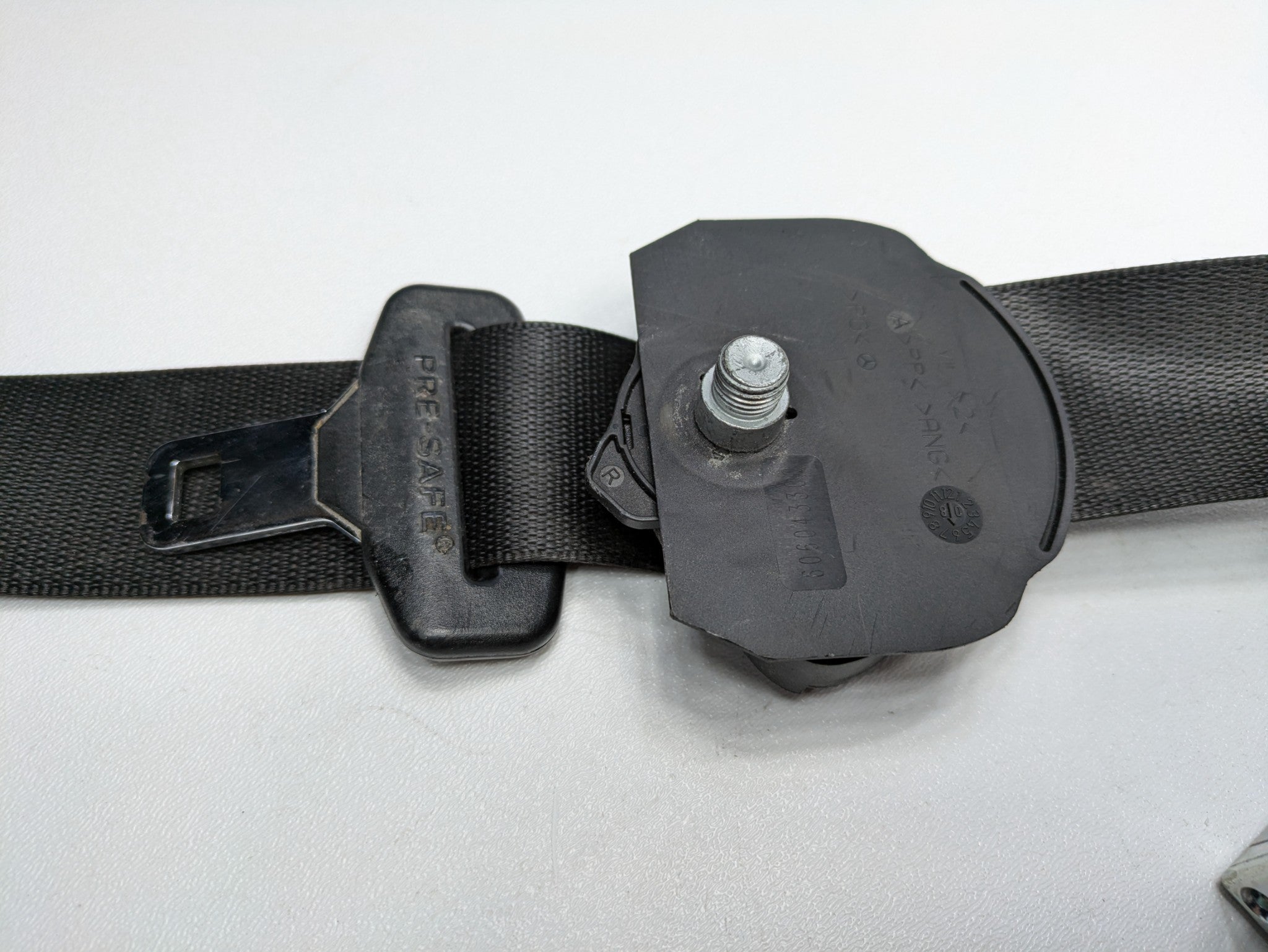 2009 - 2011 OEM MERCEDES-BENZ ML63 FRONT RIGHT SIDE SEAT BELT RETRACTOR