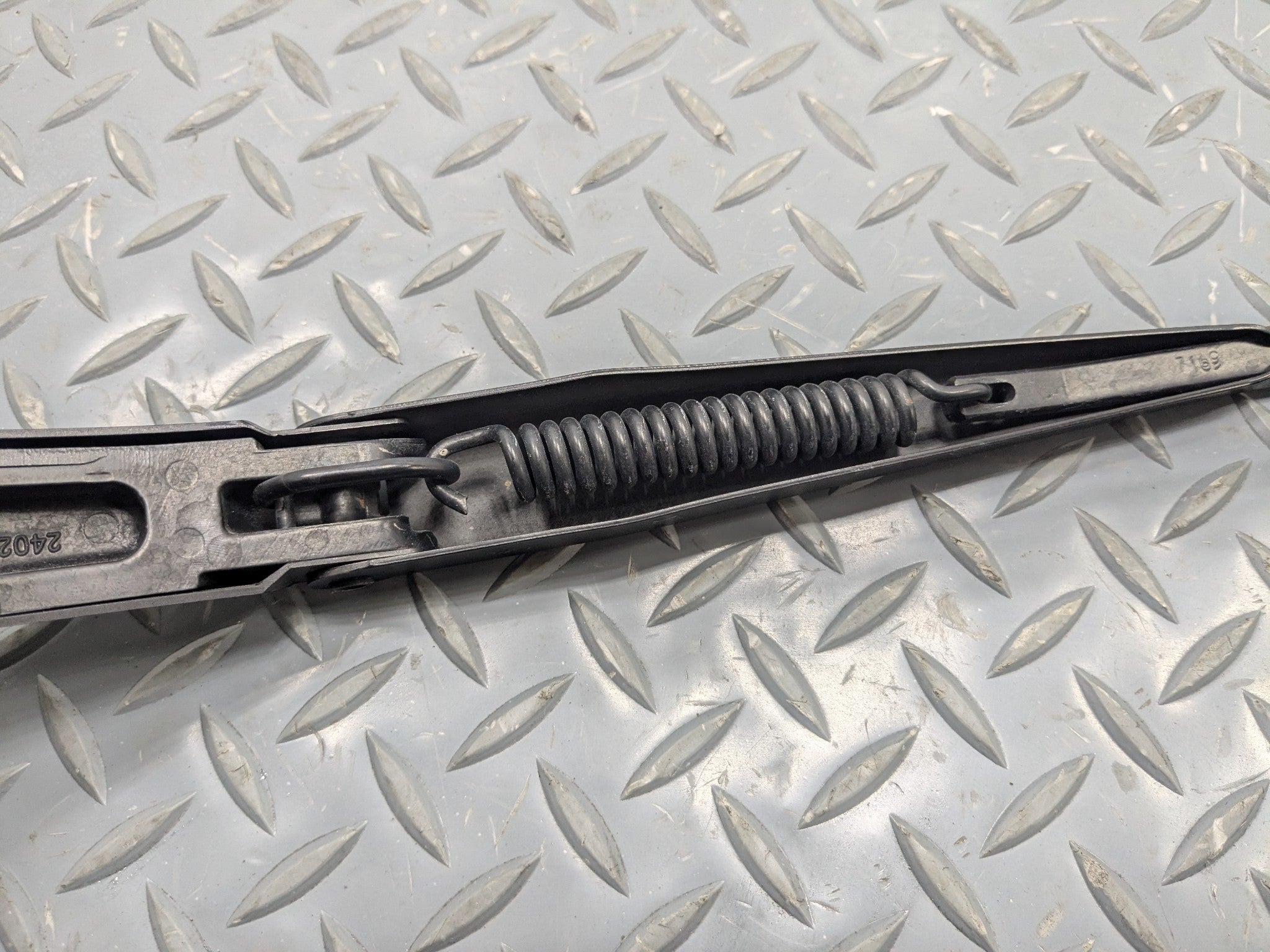 2009 - 2011 OEM MERCEDES-BENZ ML63 FRONT LEFT DRIVER SIDE WINDSHIELD WIPER ARM
