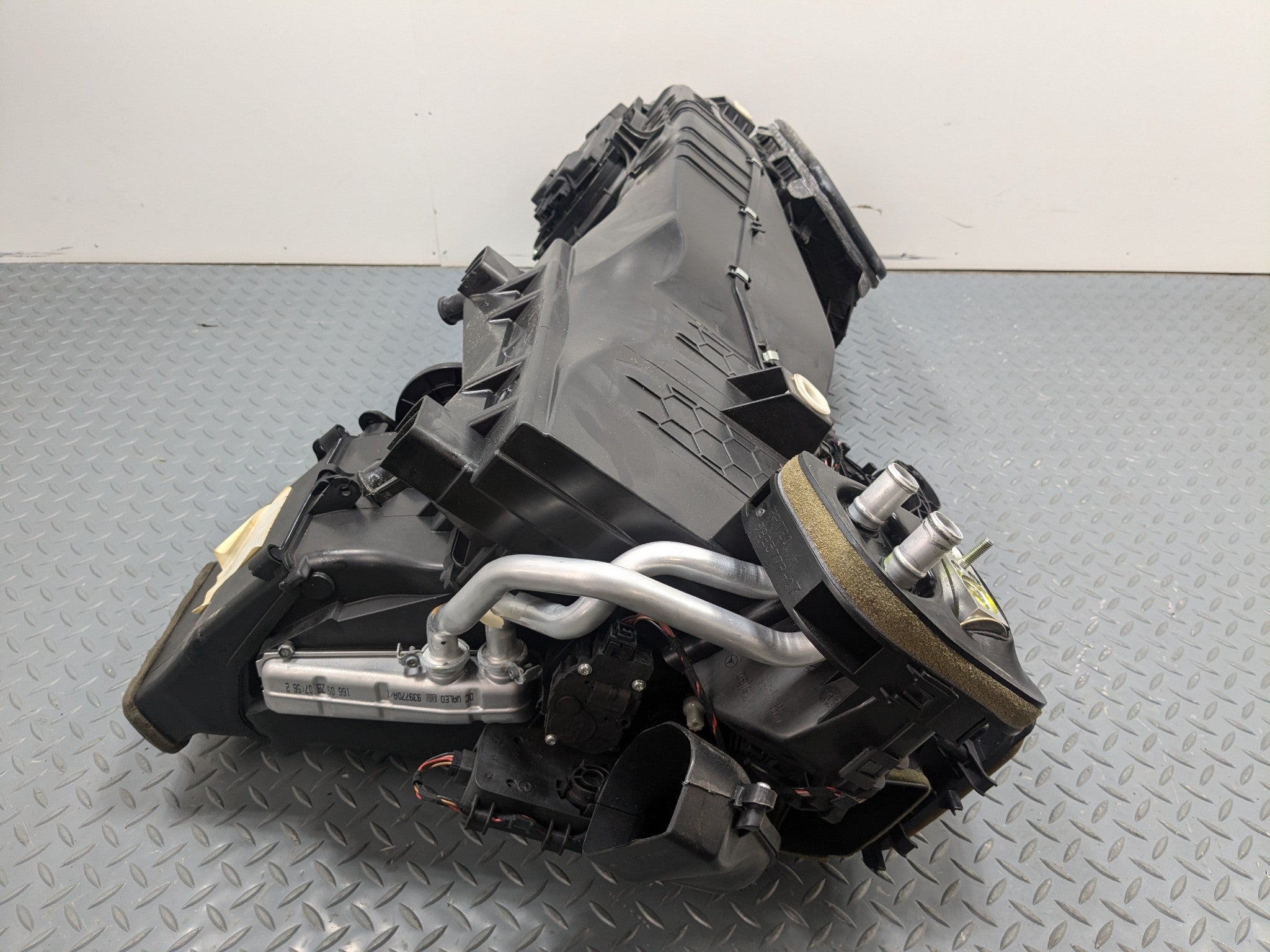 2009 - 2011 OEM MERCEDES-BENZ ML63 FRONT HEATER CORE WITH HOUSING ASSEMBLY