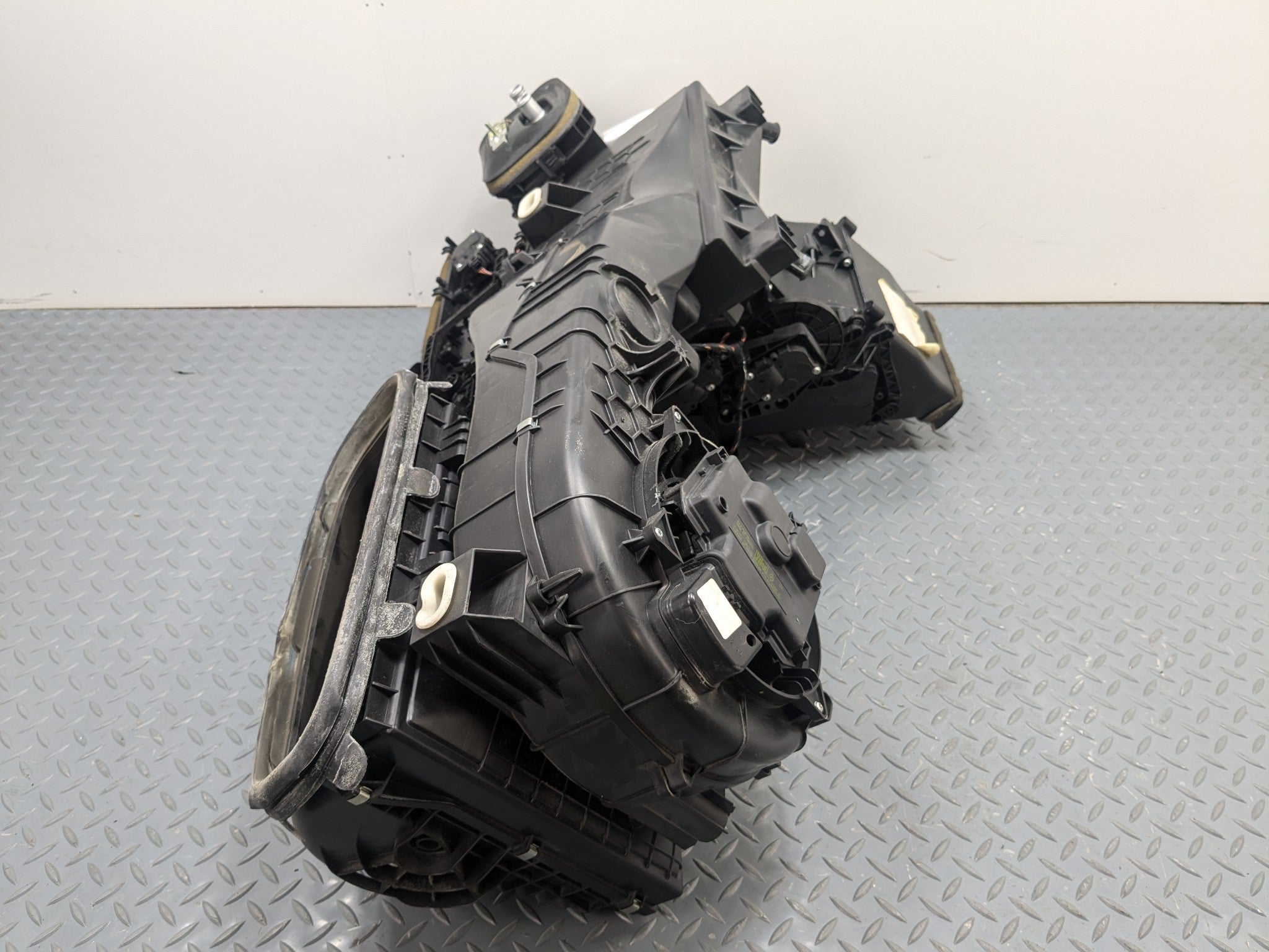 2009 - 2011 OEM MERCEDES-BENZ ML63 FRONT HEATER CORE WITH HOUSING ASSEMBLY