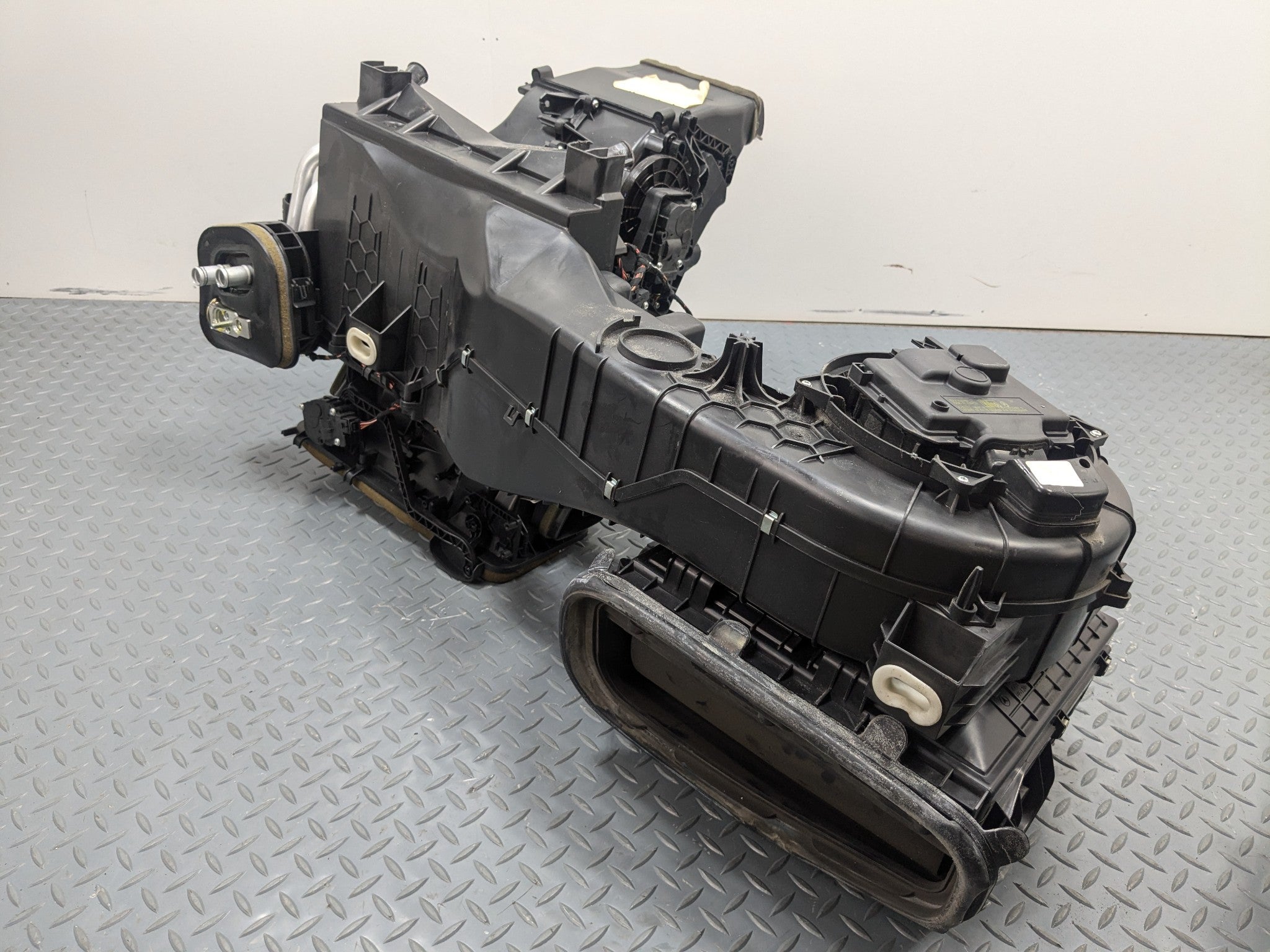 2009 - 2011 OEM MERCEDES-BENZ ML63 FRONT HEATER CORE WITH HOUSING ASSEMBLY