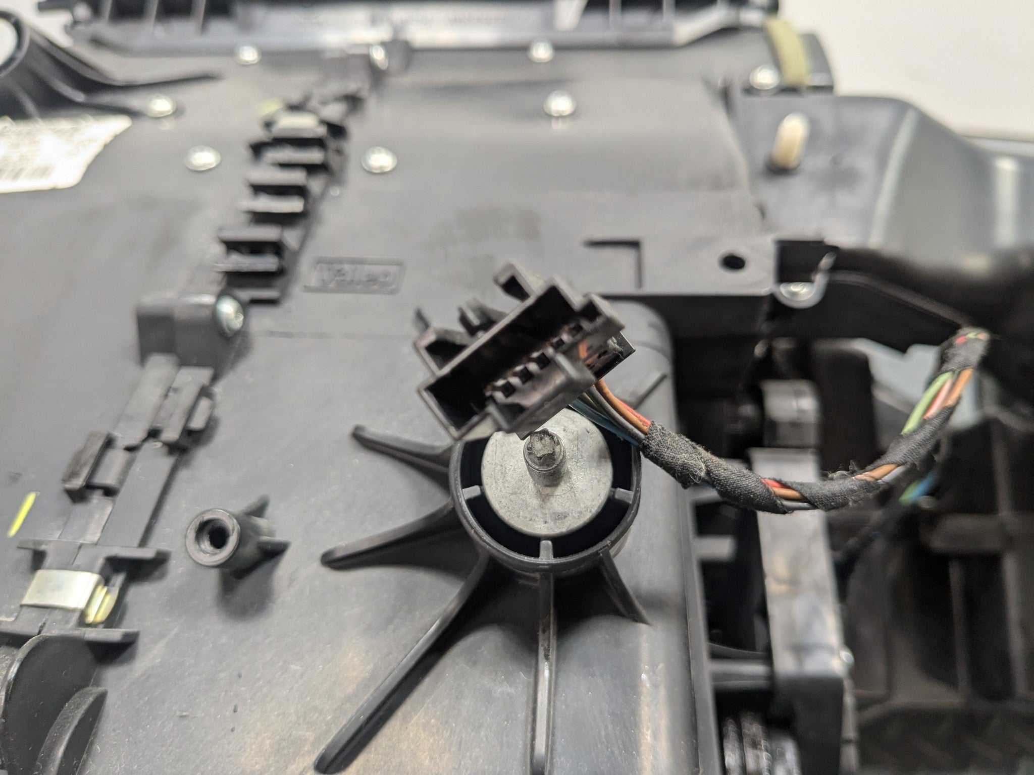 2009 - 2011 OEM MERCEDES-BENZ ML63 FRONT HEATER CORE WITH HOUSING ASSEMBLY