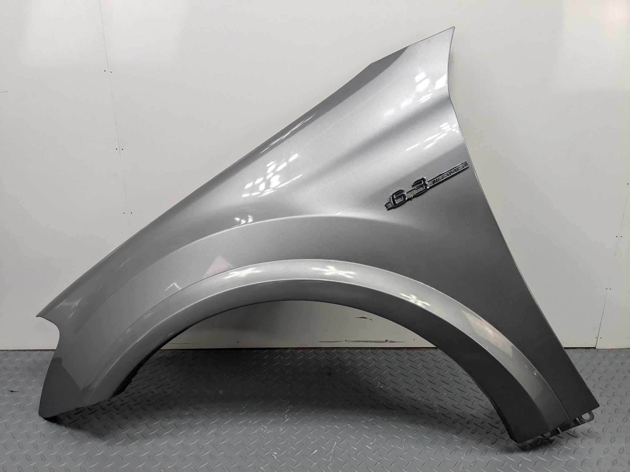 2009 - 2011 OEM MERCEDES-BENZ ML63 FRONT LEFT DRIVER SIDE FENDER SILVER GRAY
